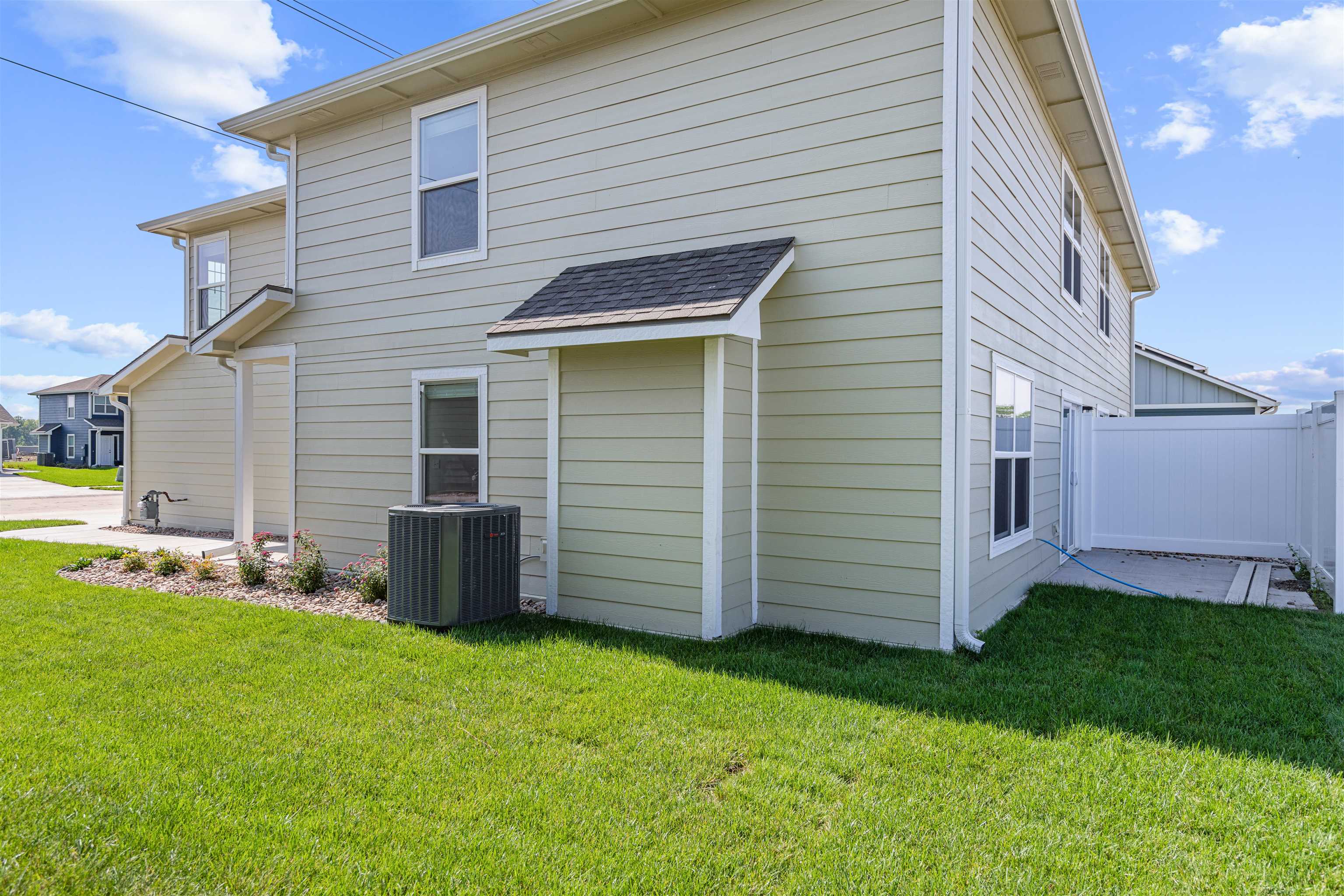 2718 Tim Rogers Ln Property Photo 3