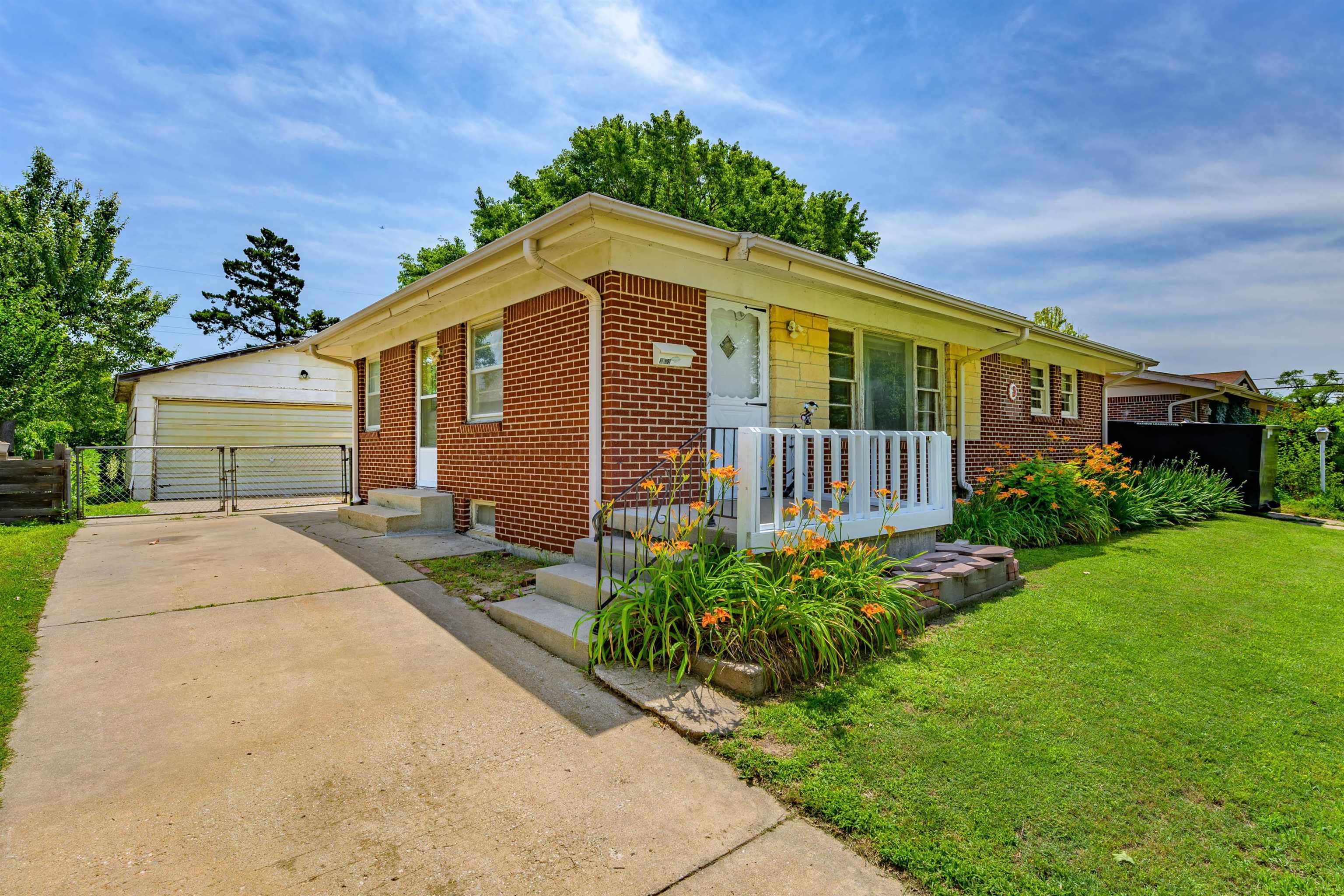 3052 S Euclid Ave Property Photo