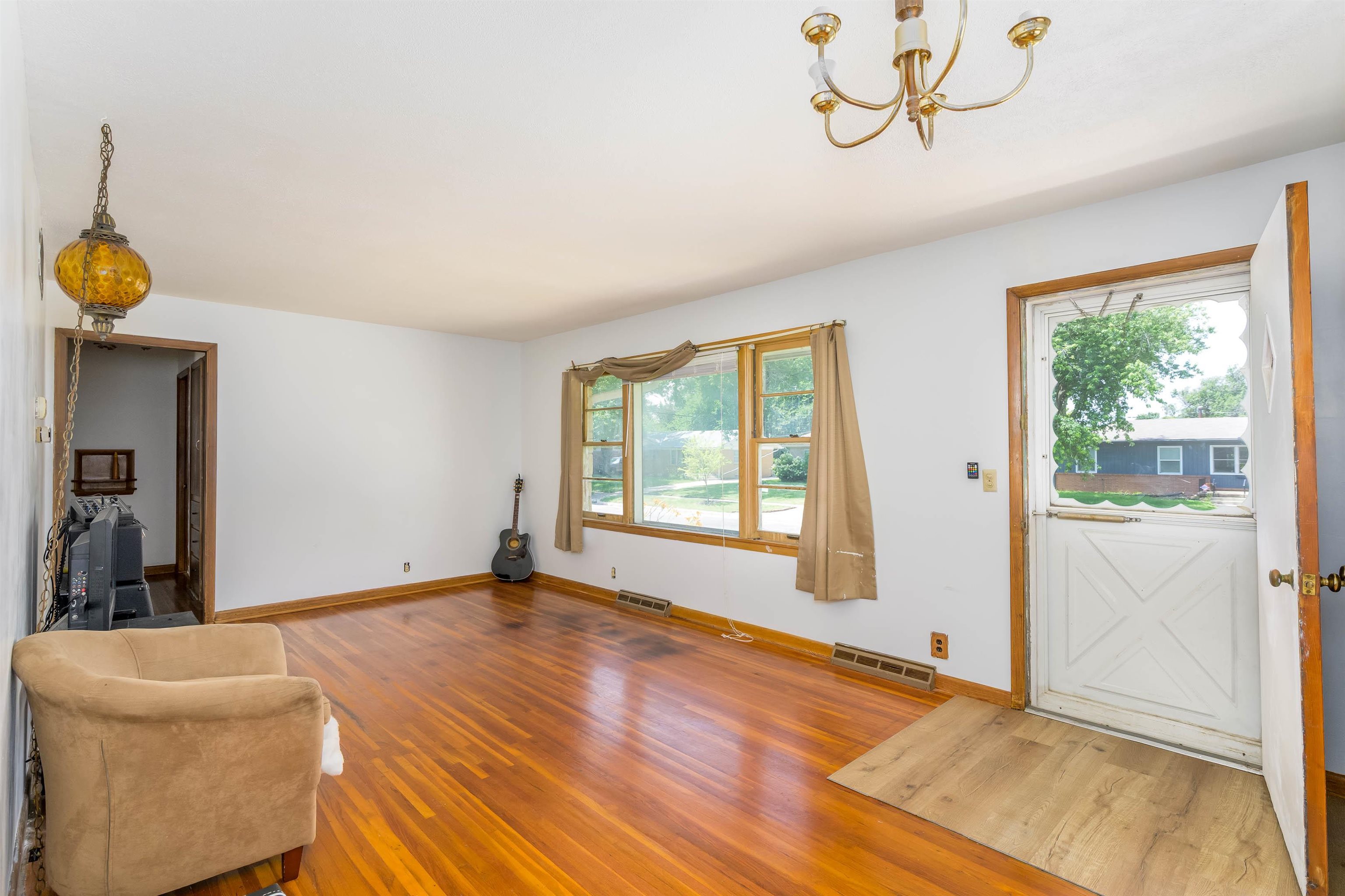 3052 S Euclid Ave Property Photo 4