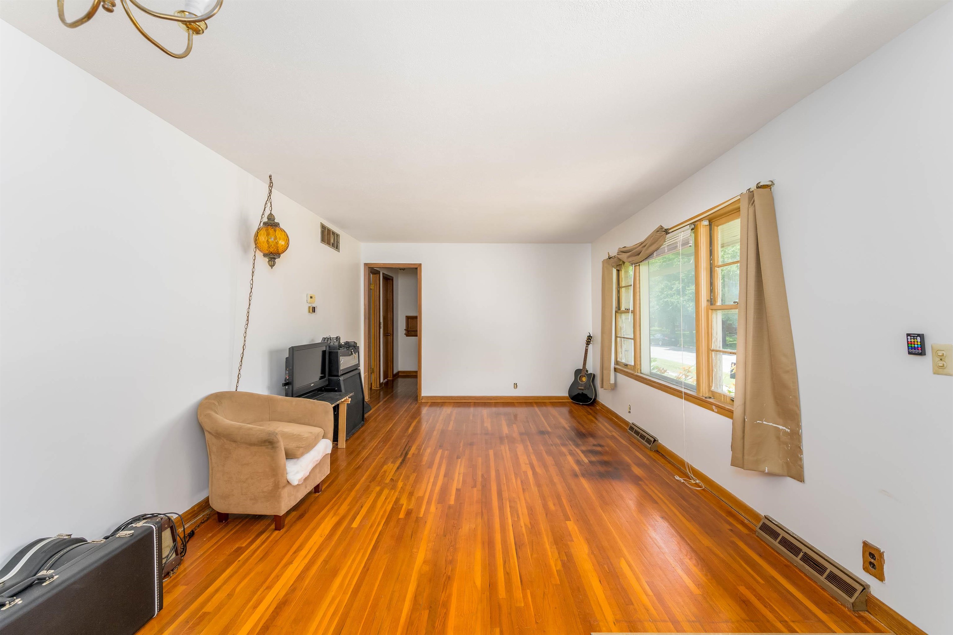 3052 S Euclid Ave Property Photo 5