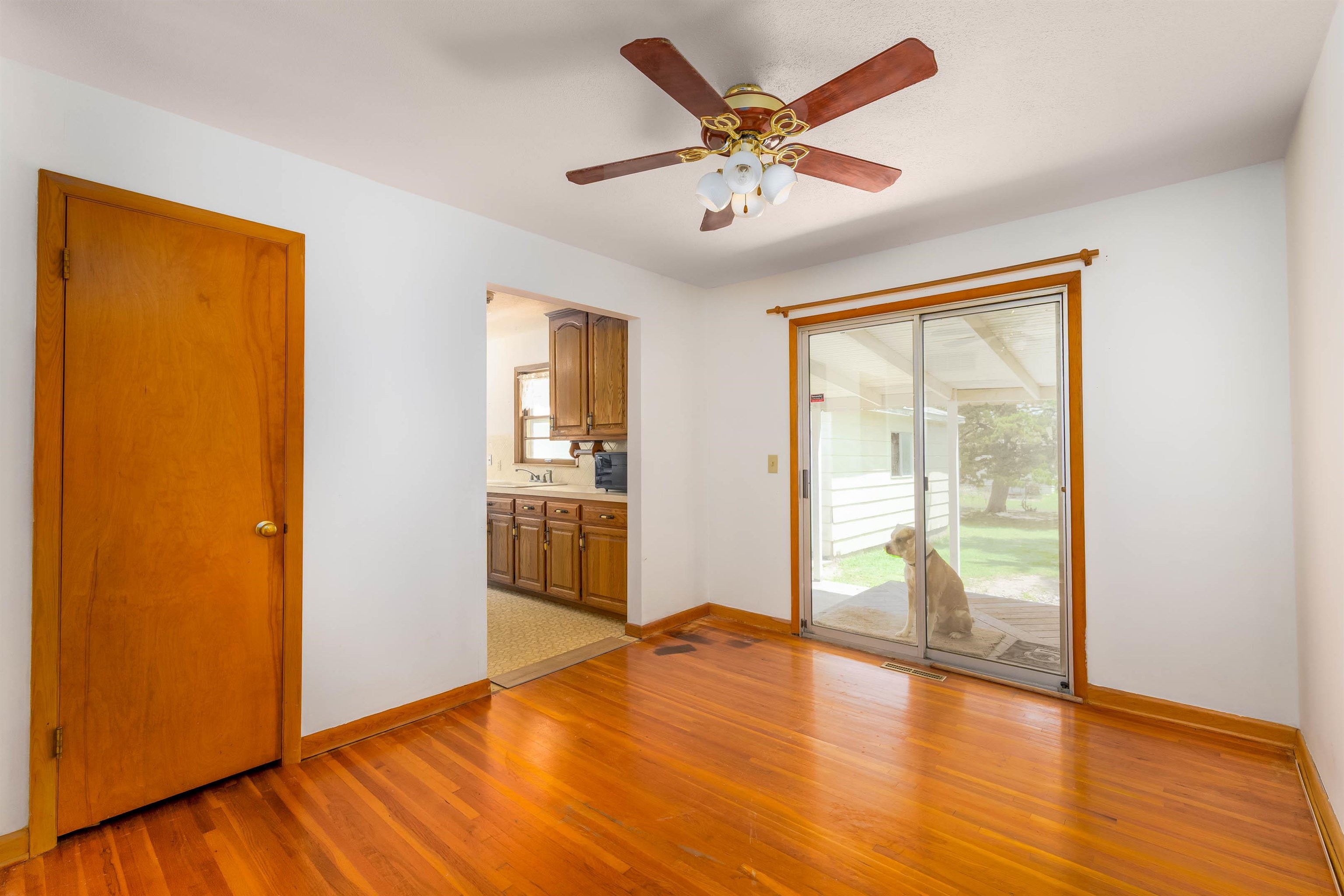 3052 S Euclid Ave Property Photo 6