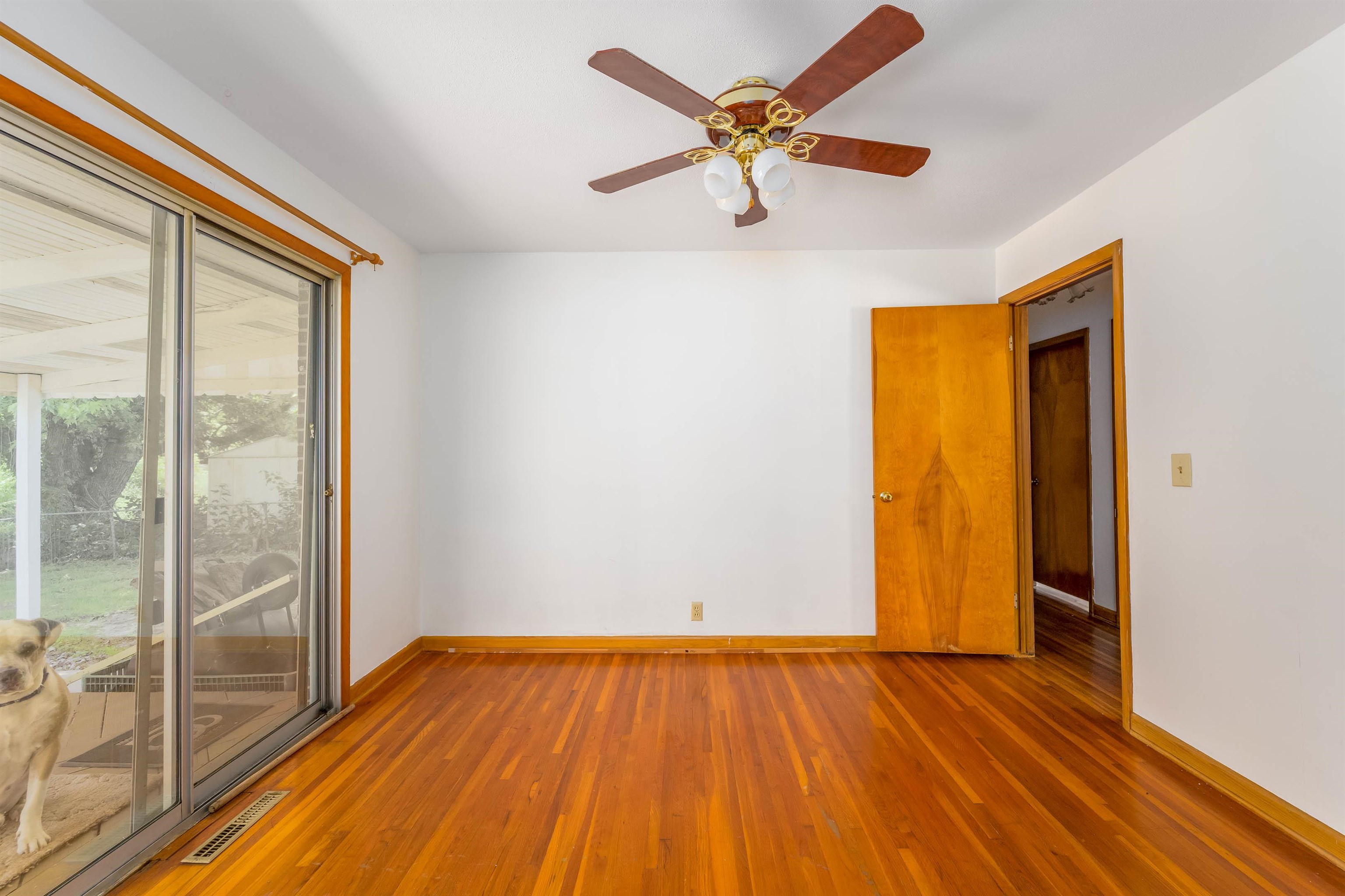 3052 S Euclid Ave Property Photo 7