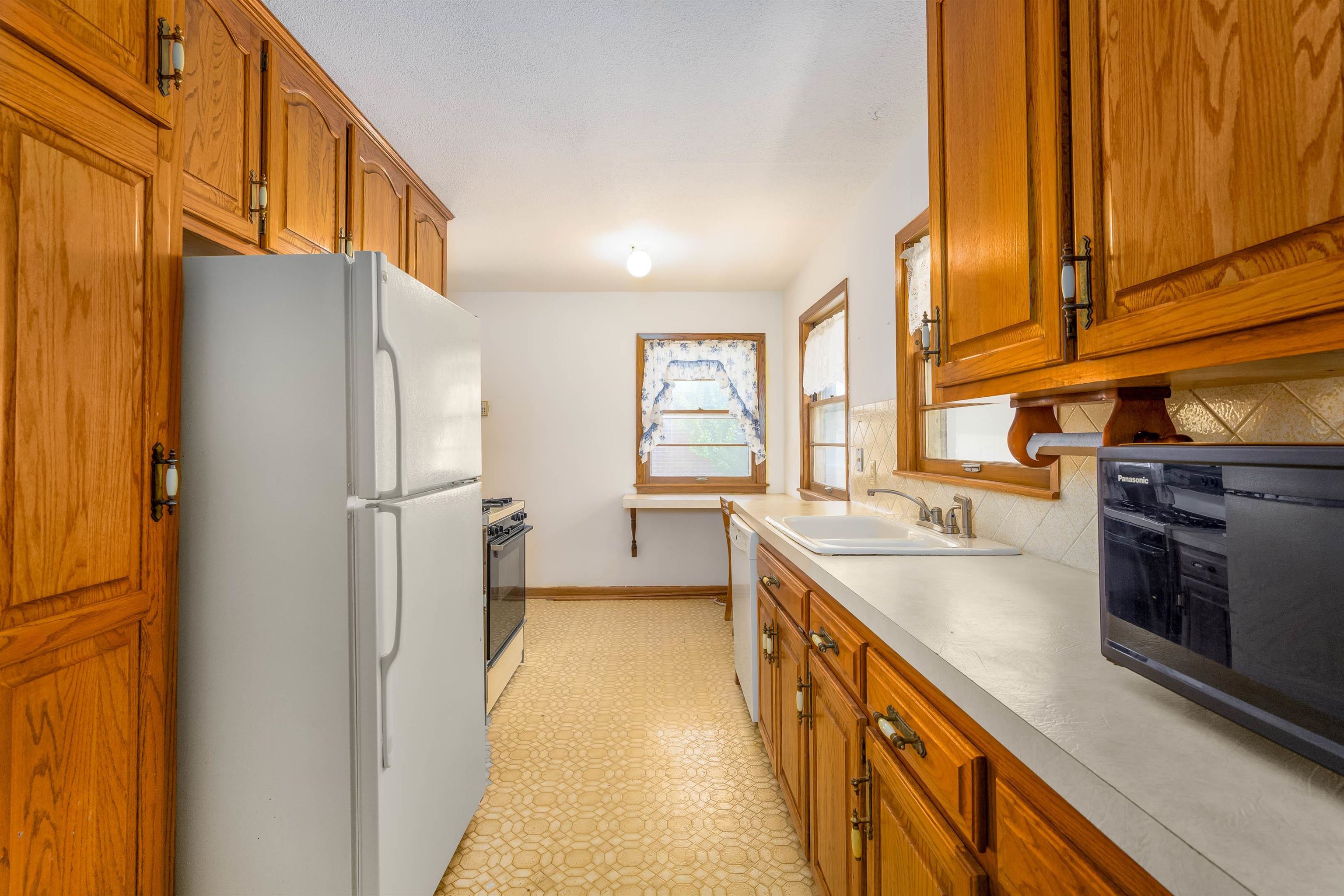 3052 S Euclid Ave Property Photo 10
