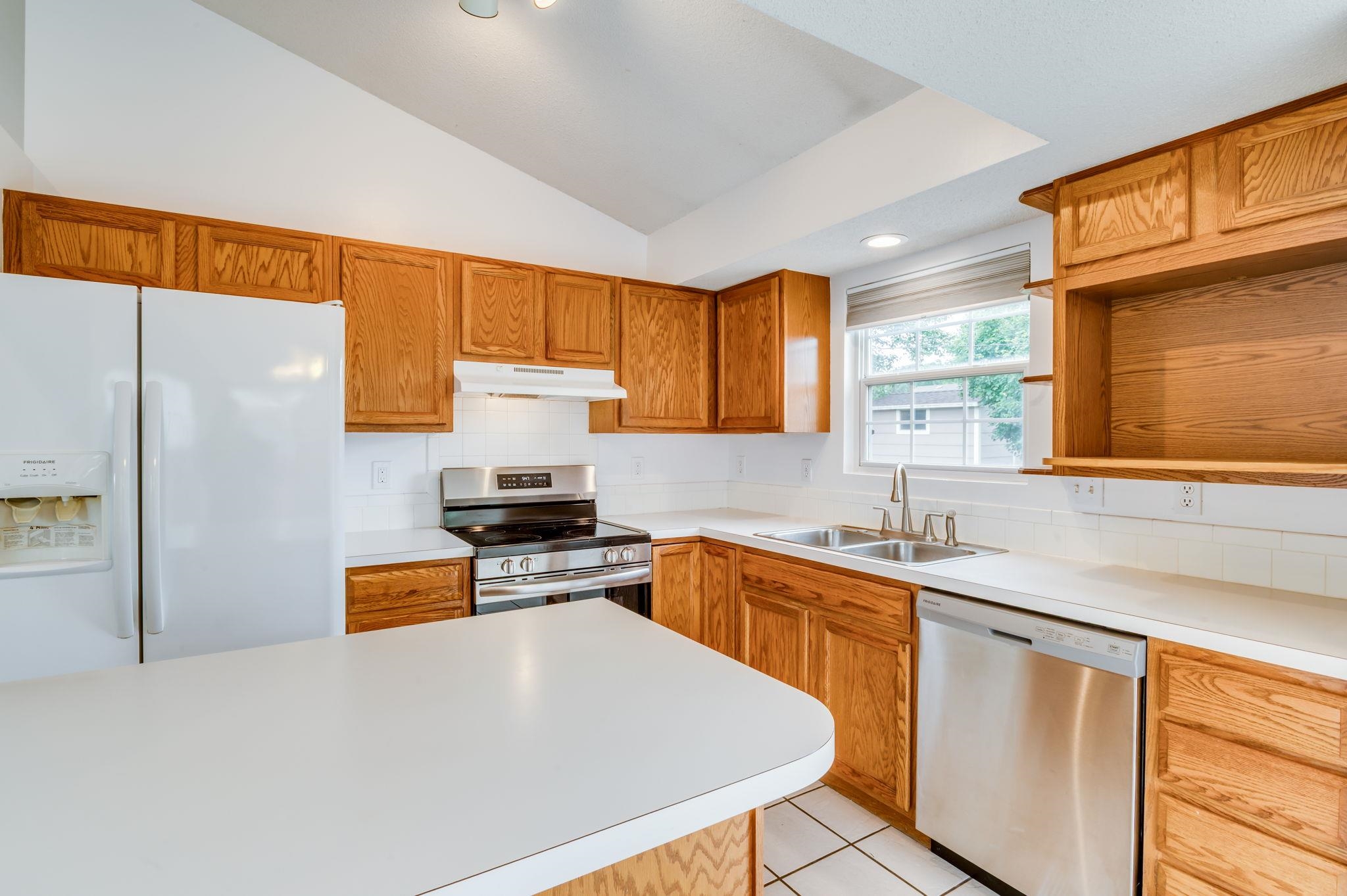 6525 N Tarrytown Property Photo 4