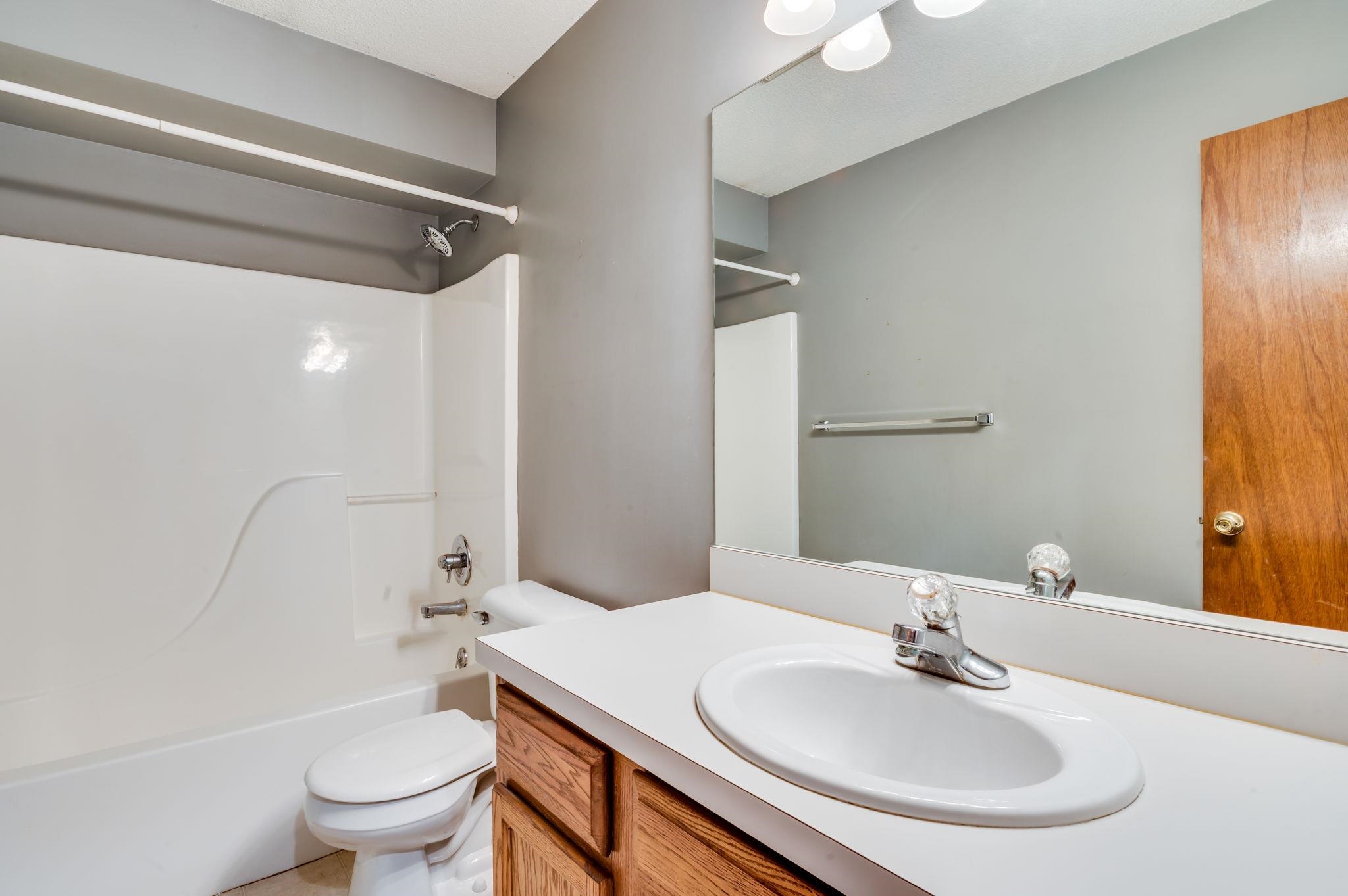 6525 N Tarrytown Property Photo 16