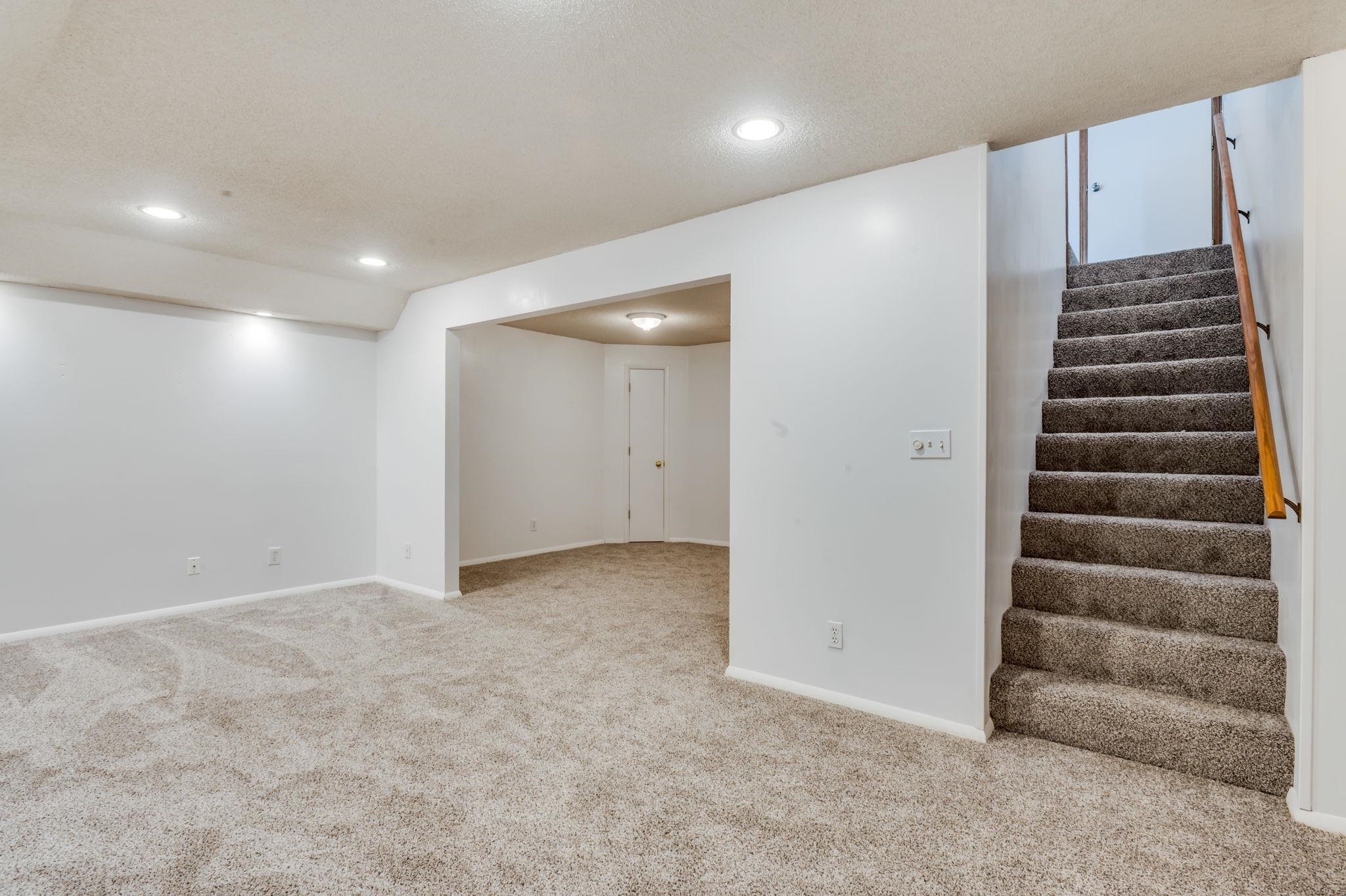 6525 N Tarrytown Property Photo 18