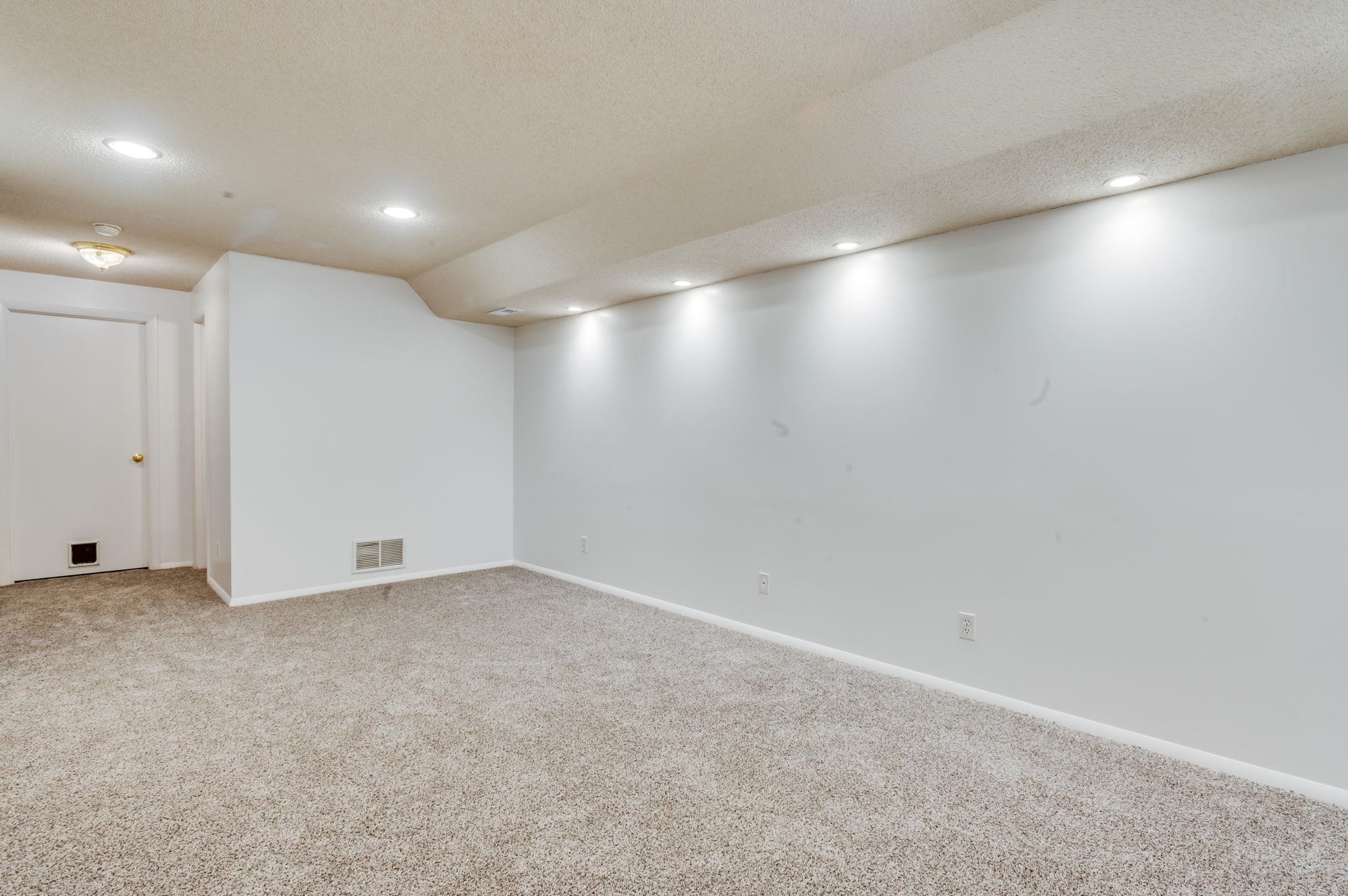 6525 N Tarrytown Property Photo 20