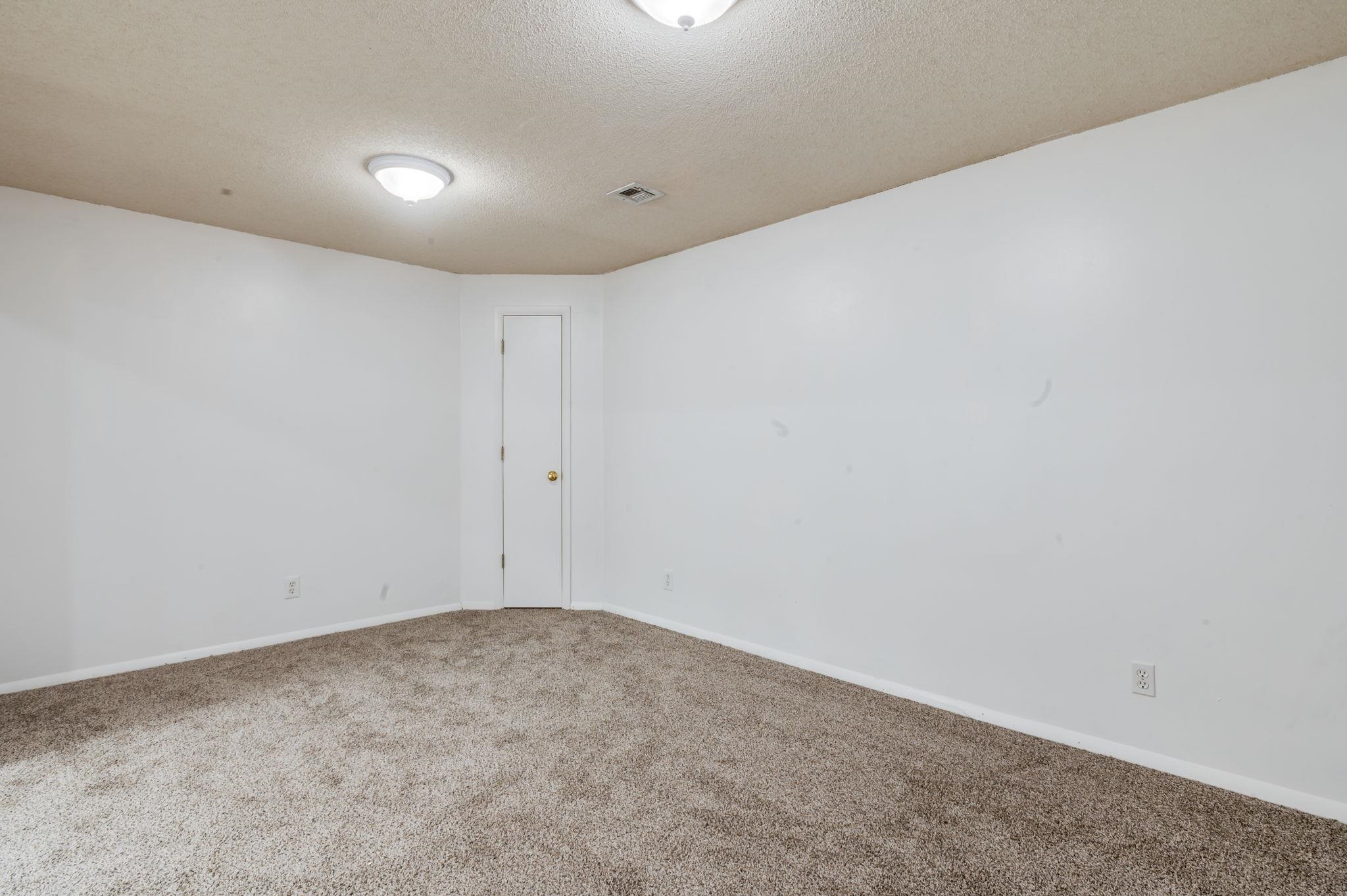 6525 N Tarrytown Property Photo 21