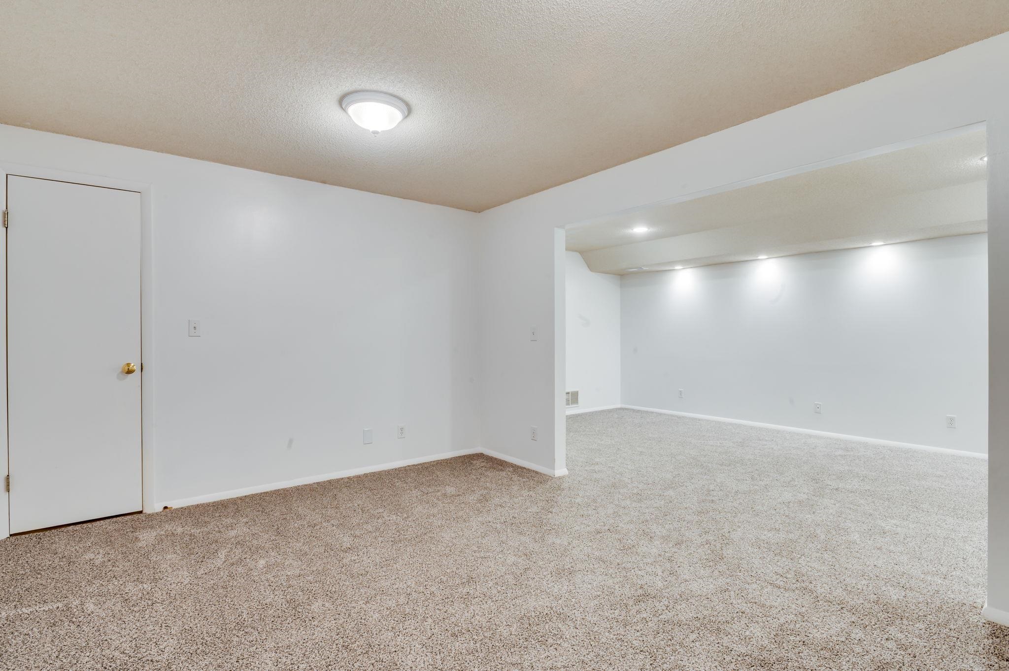 6525 N Tarrytown Property Photo 22