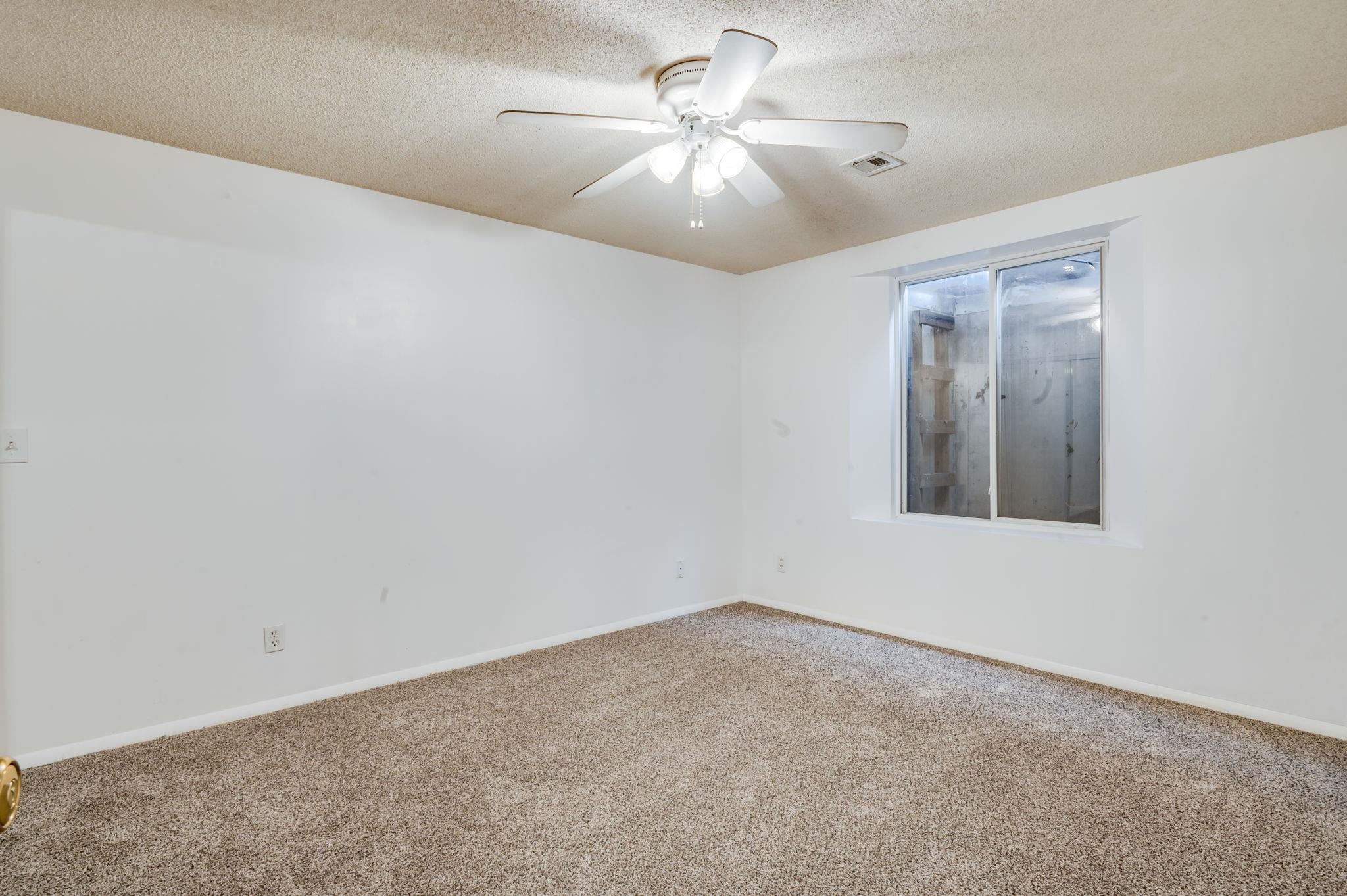 6525 N Tarrytown Property Photo 23