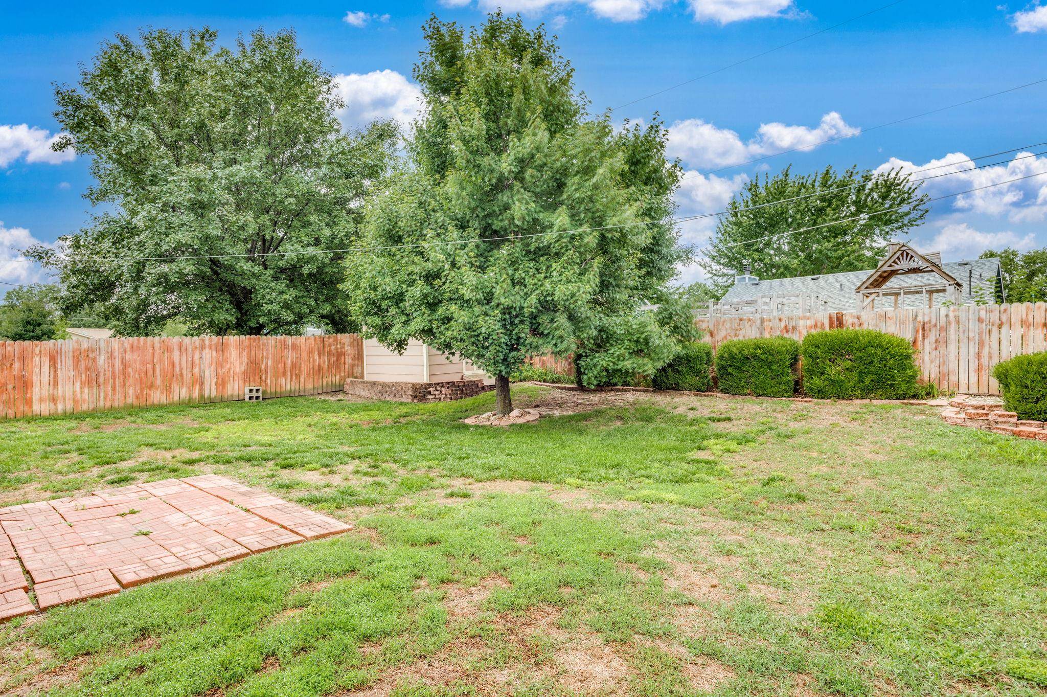 6525 N Tarrytown Property Photo 31