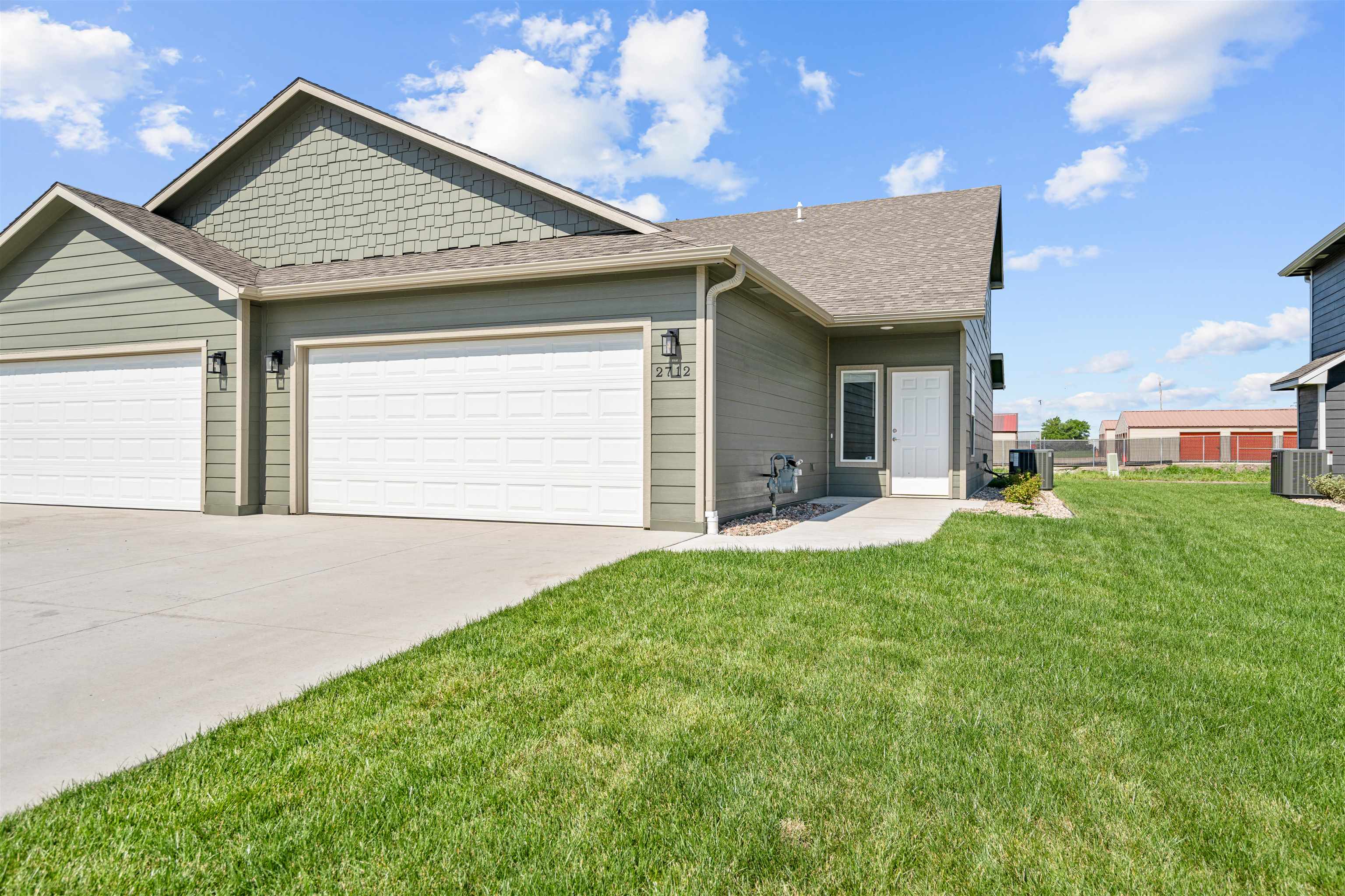 2712 Tim Rogers Ln Property Photo 1