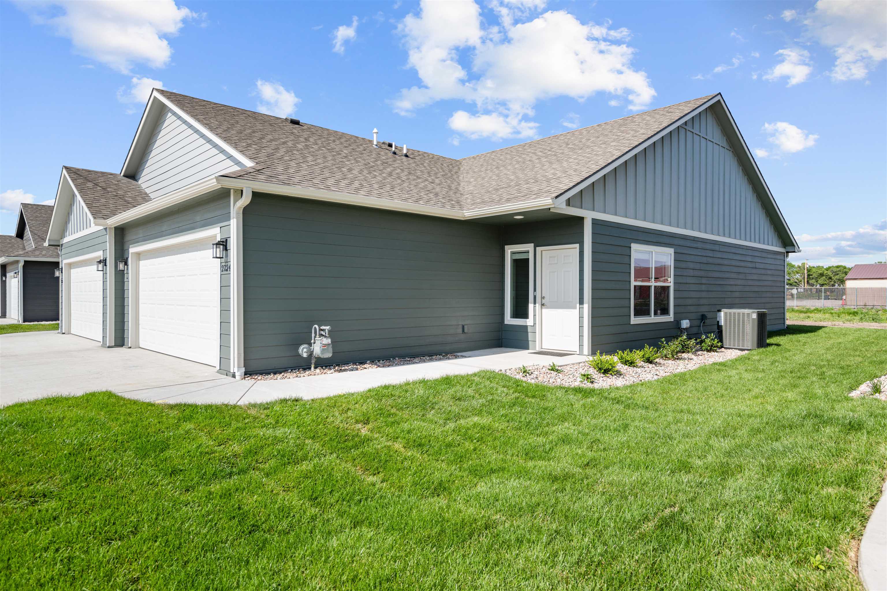 2724 Tim Rogers Ln Property Photo 2