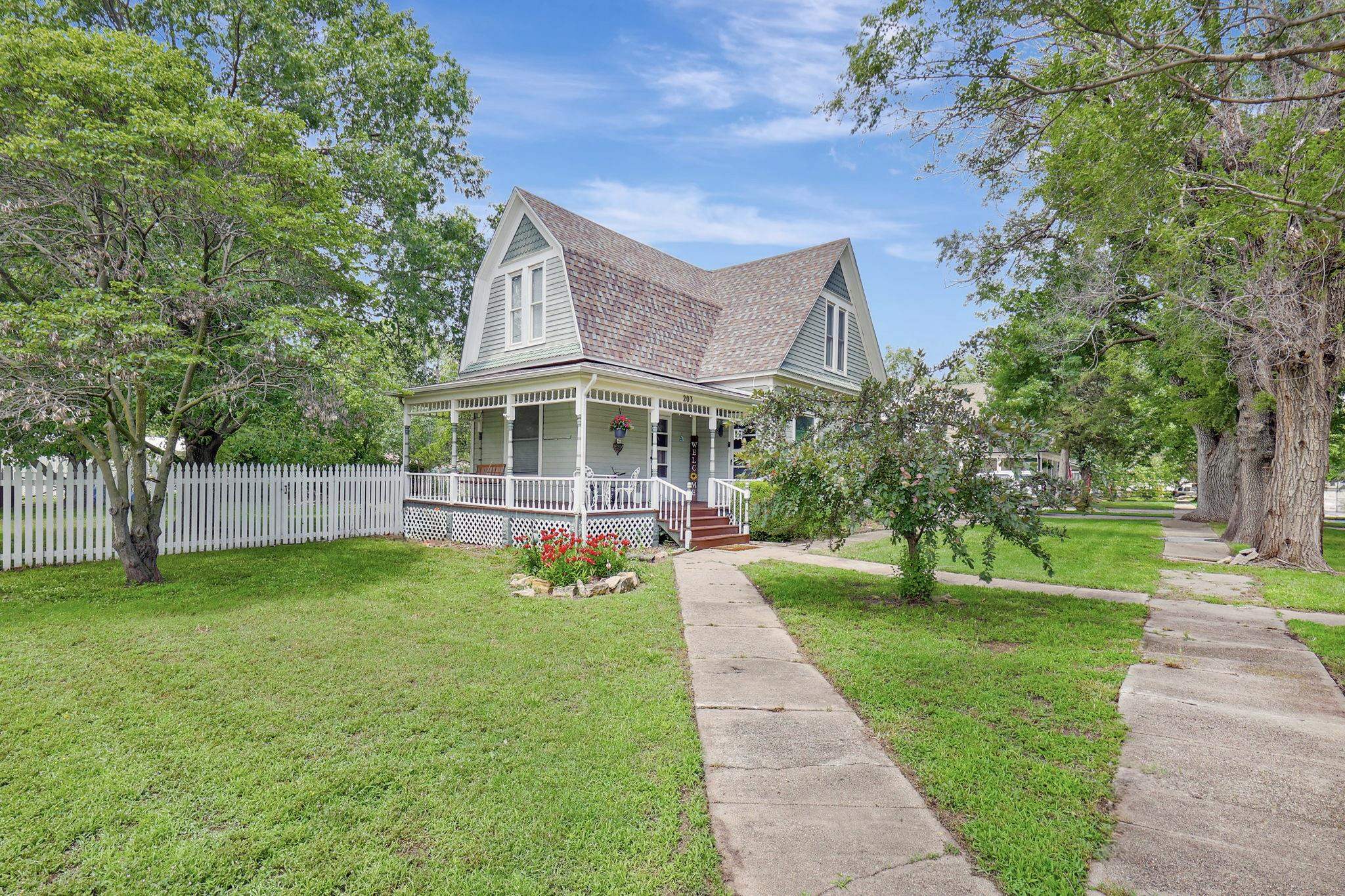 203 N Lee St Property Photo 3
