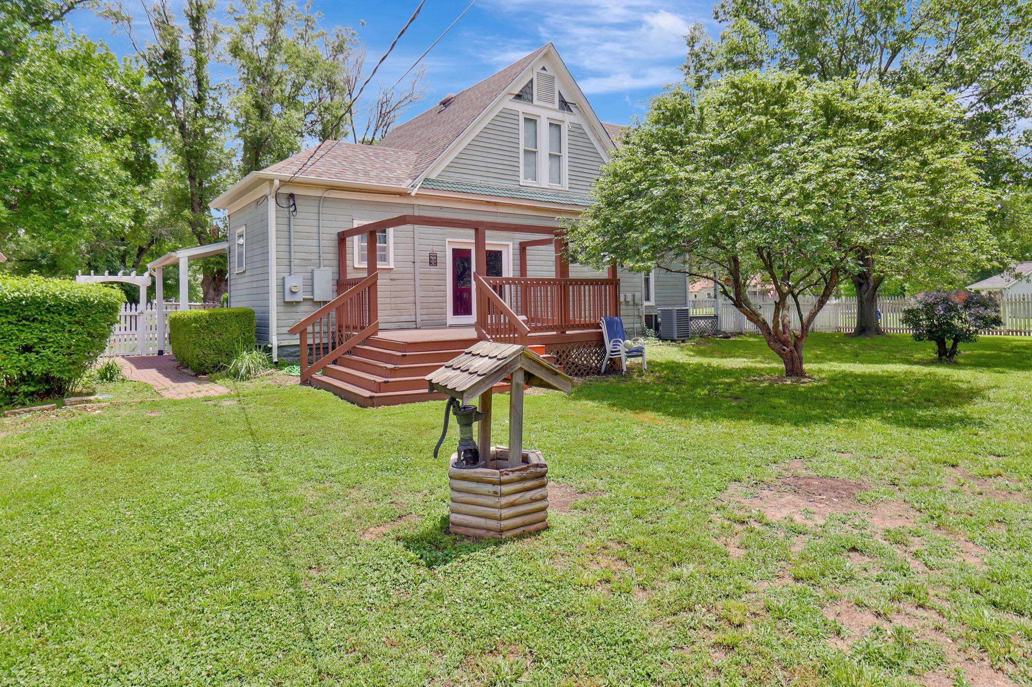 203 N Lee St Property Photo 28