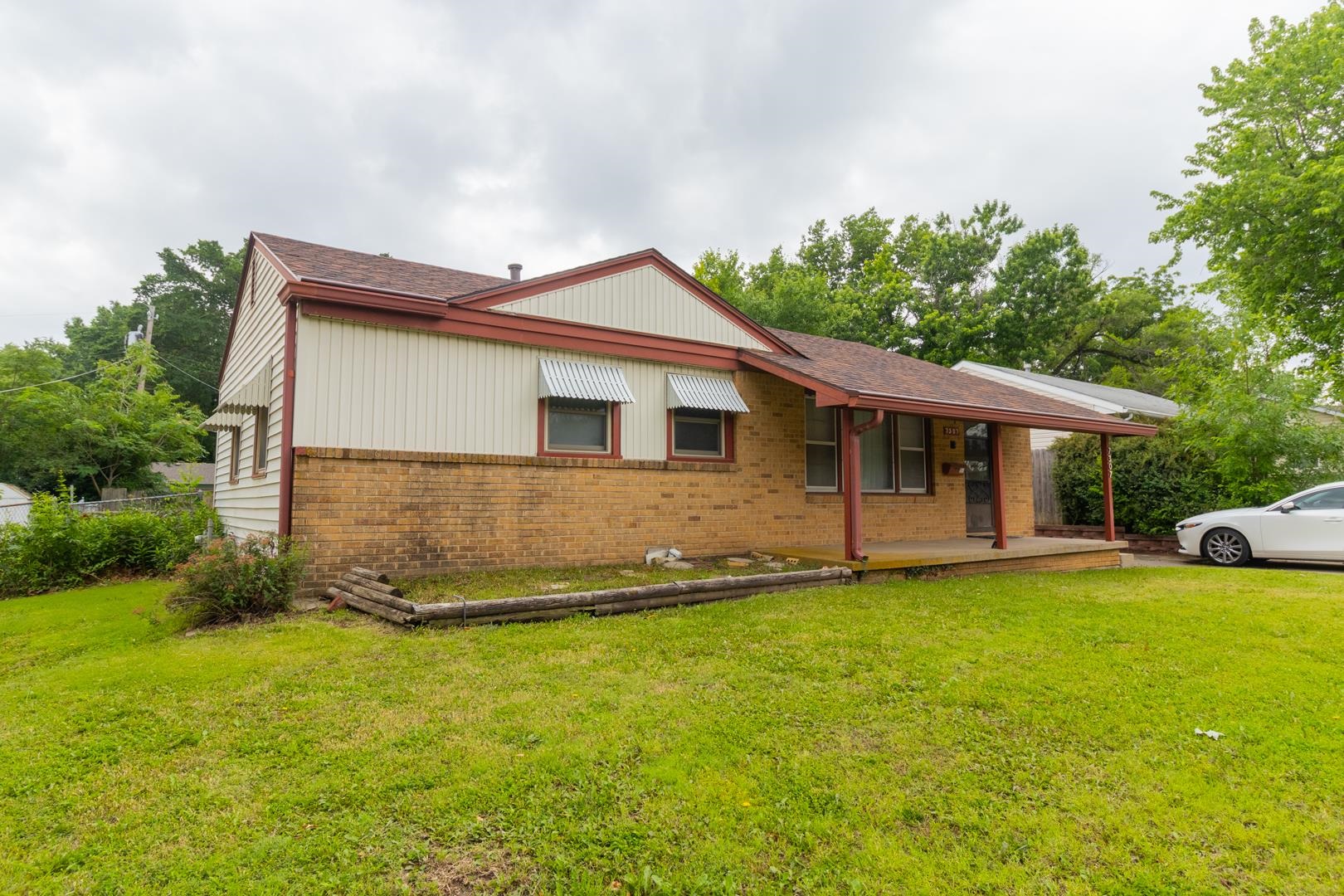 7307 E Lincoln Property Photo 3