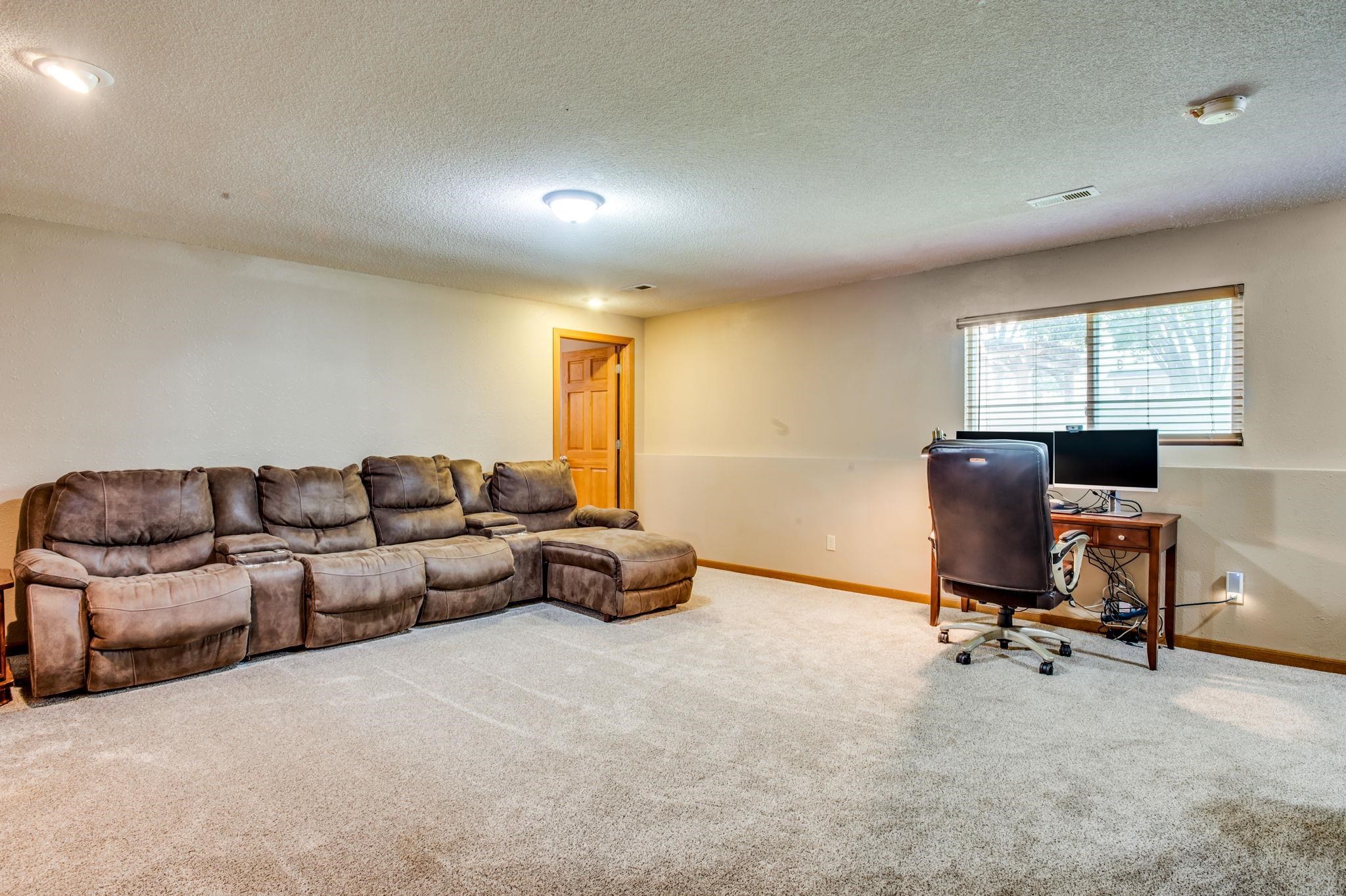 1103 N Manchester Ct Property Photo 25