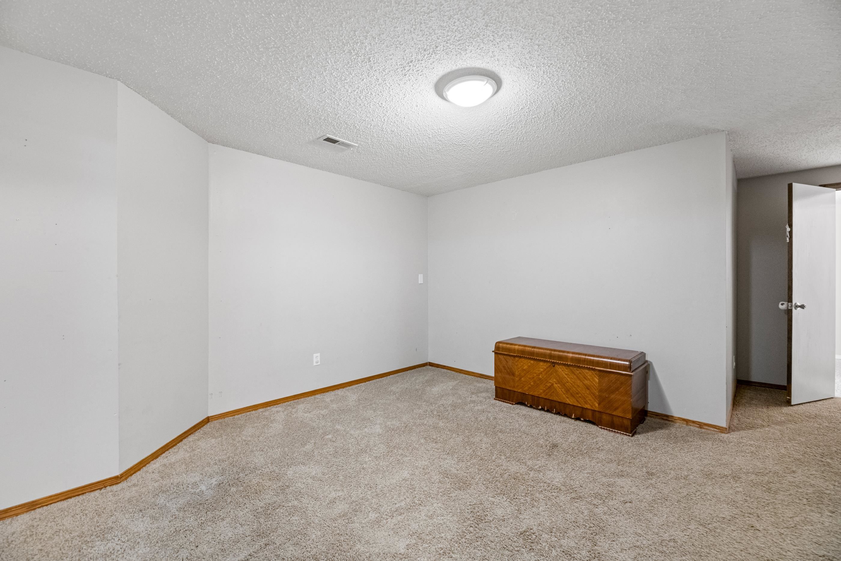 1627 N Chambers Property Photo 28