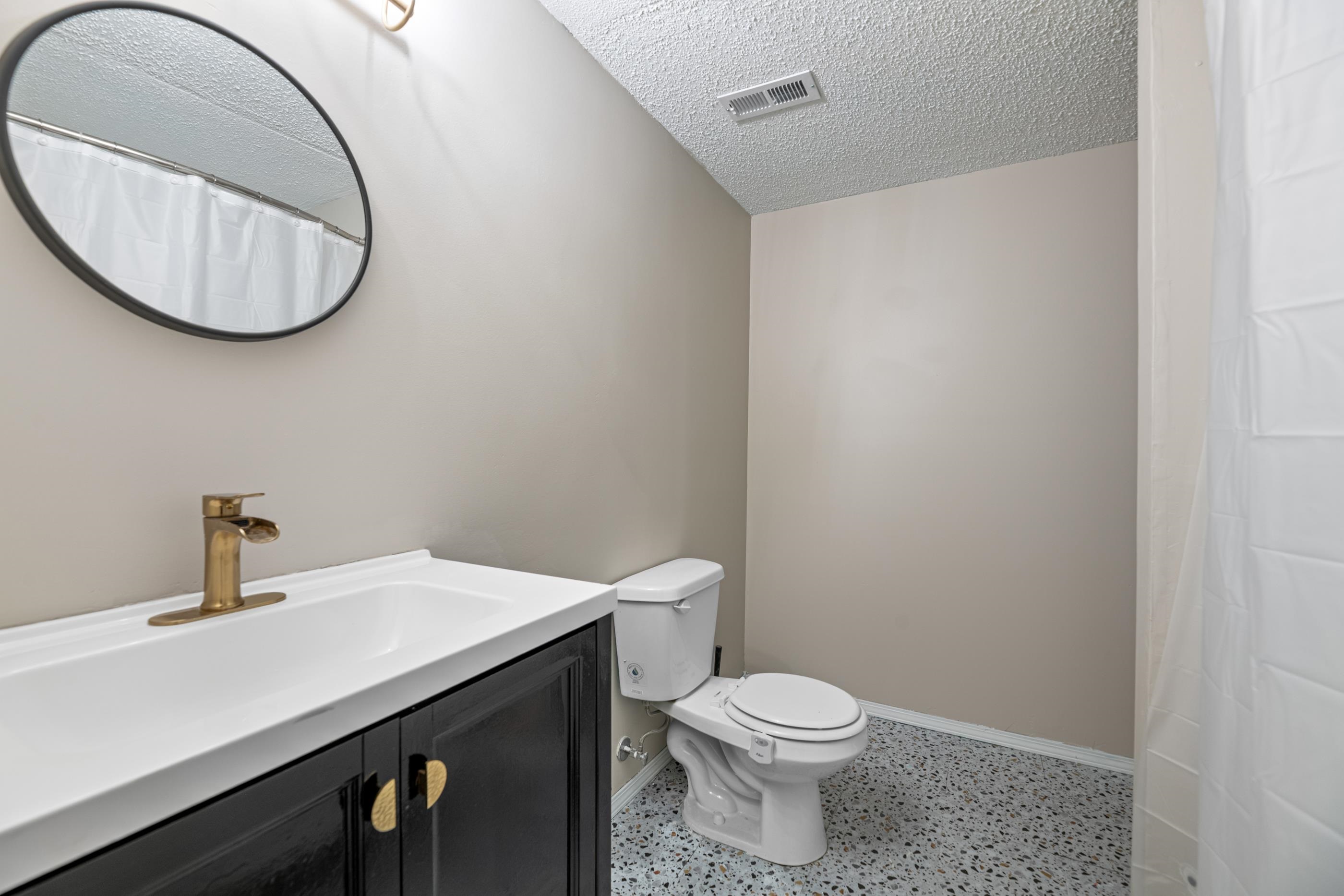 1627 N Chambers Property Photo 30