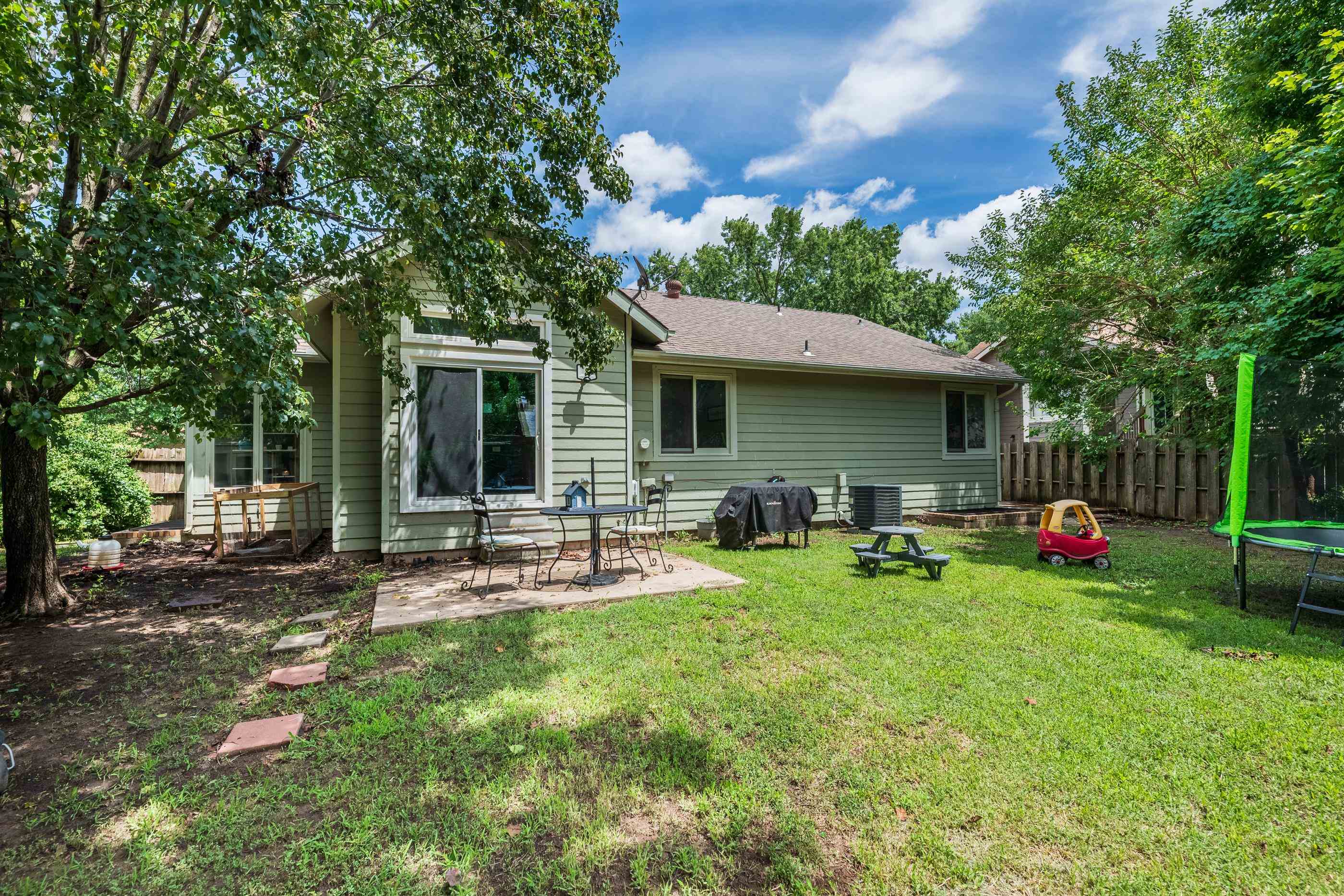 1627 N Chambers Property Photo 36