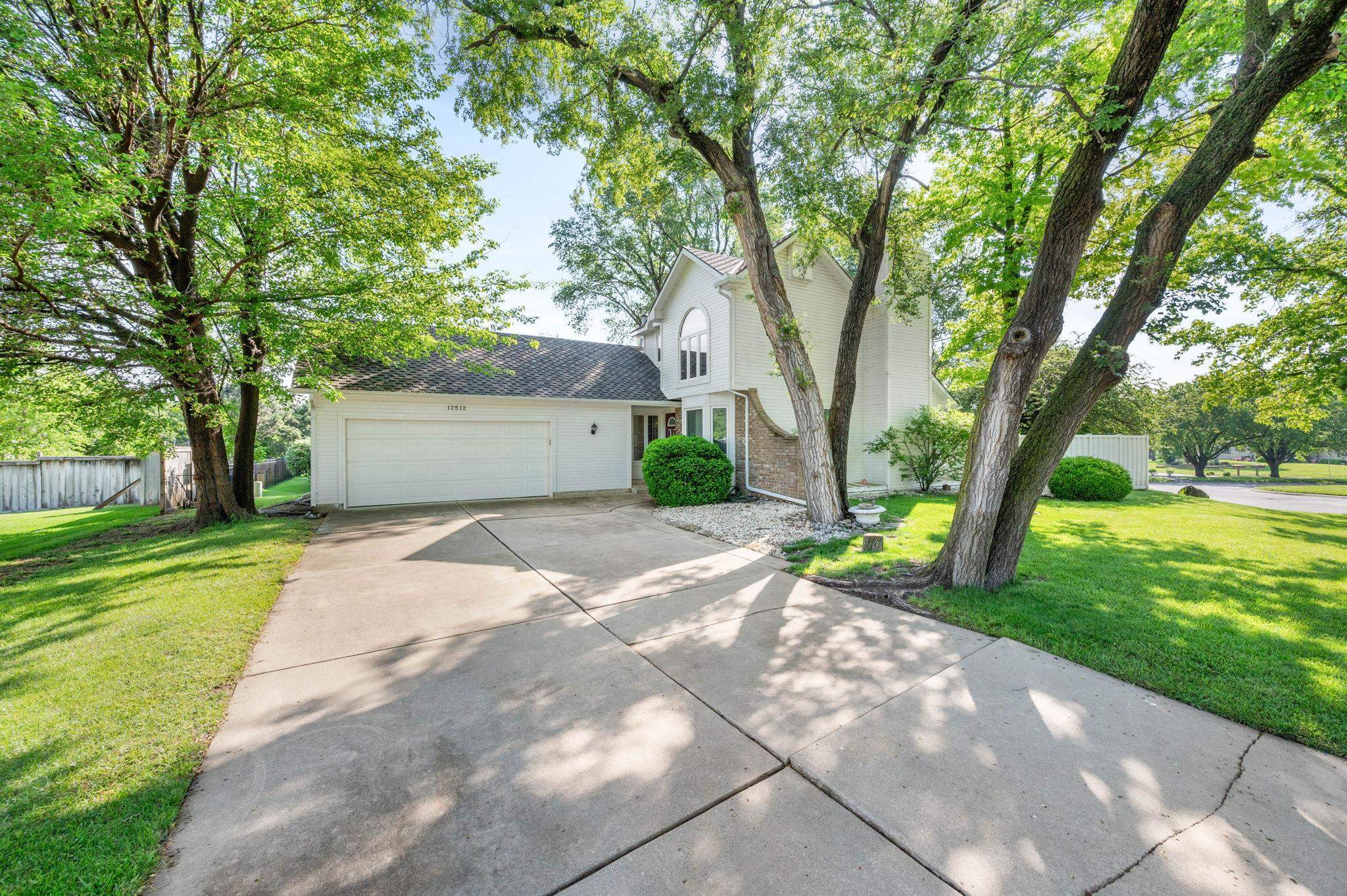 12512 E Birchwood Dr Property Photo 1