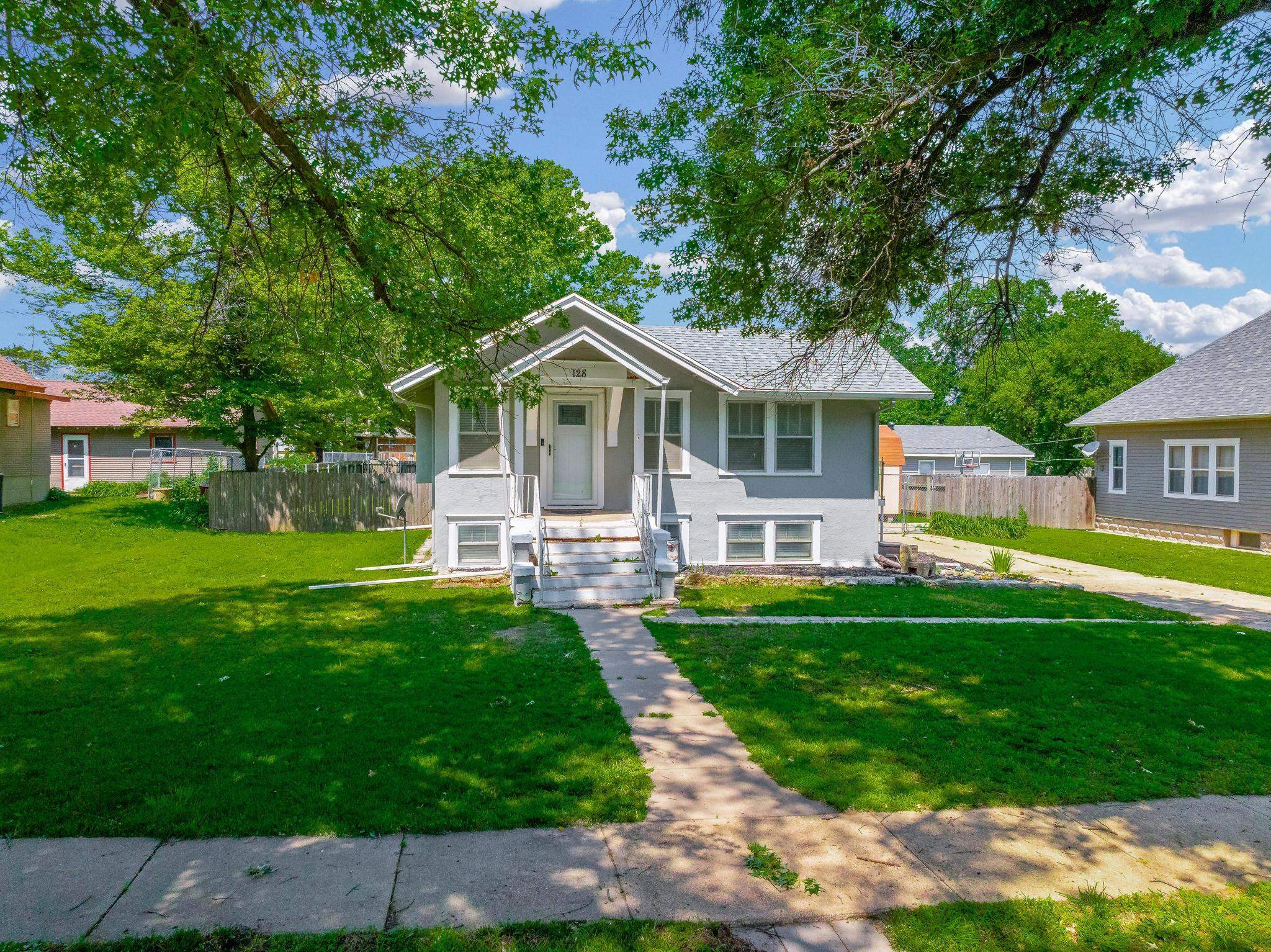128 S Highland Property Photo 1