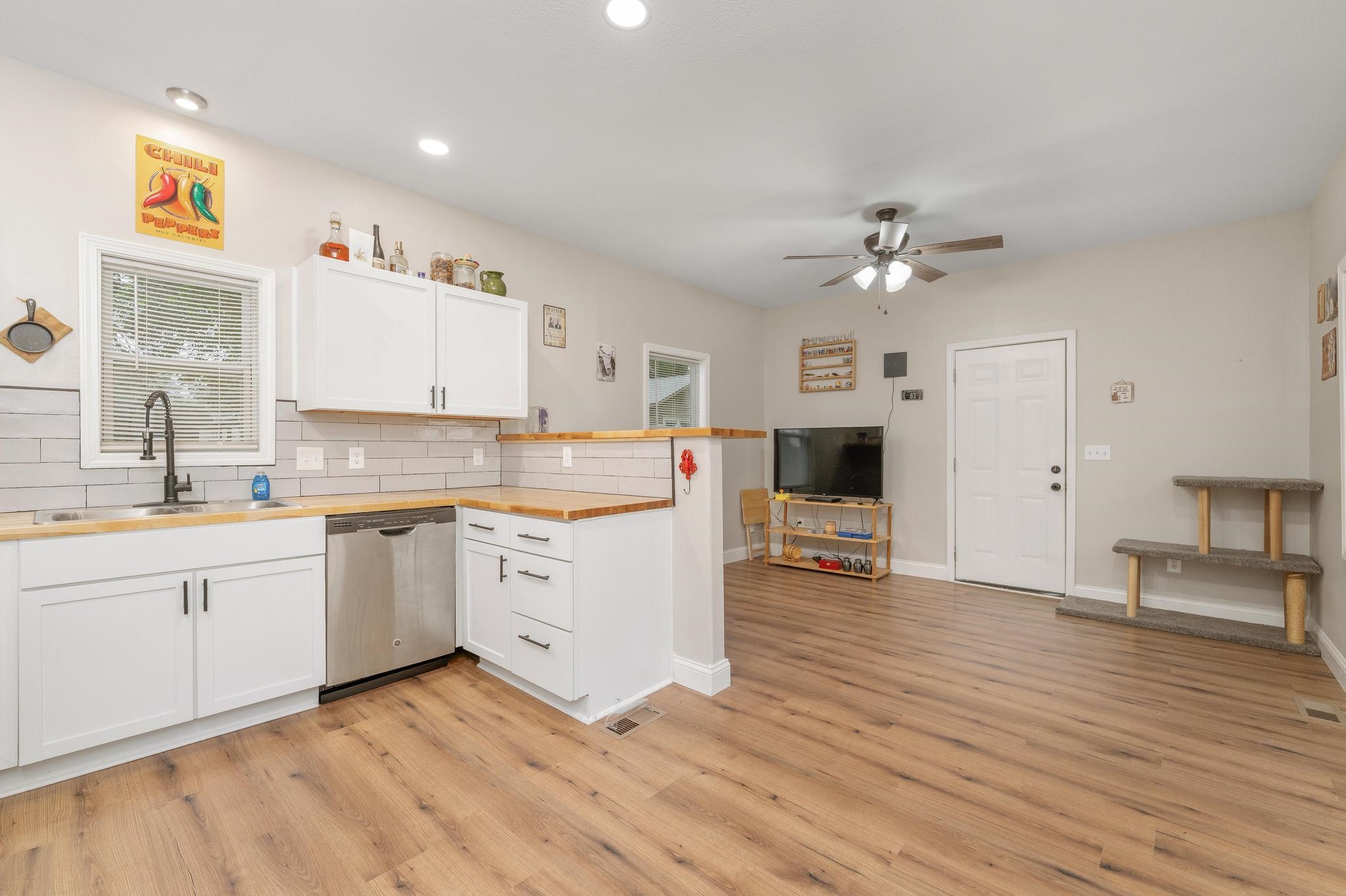2437 N Woodland St Property Photo 15