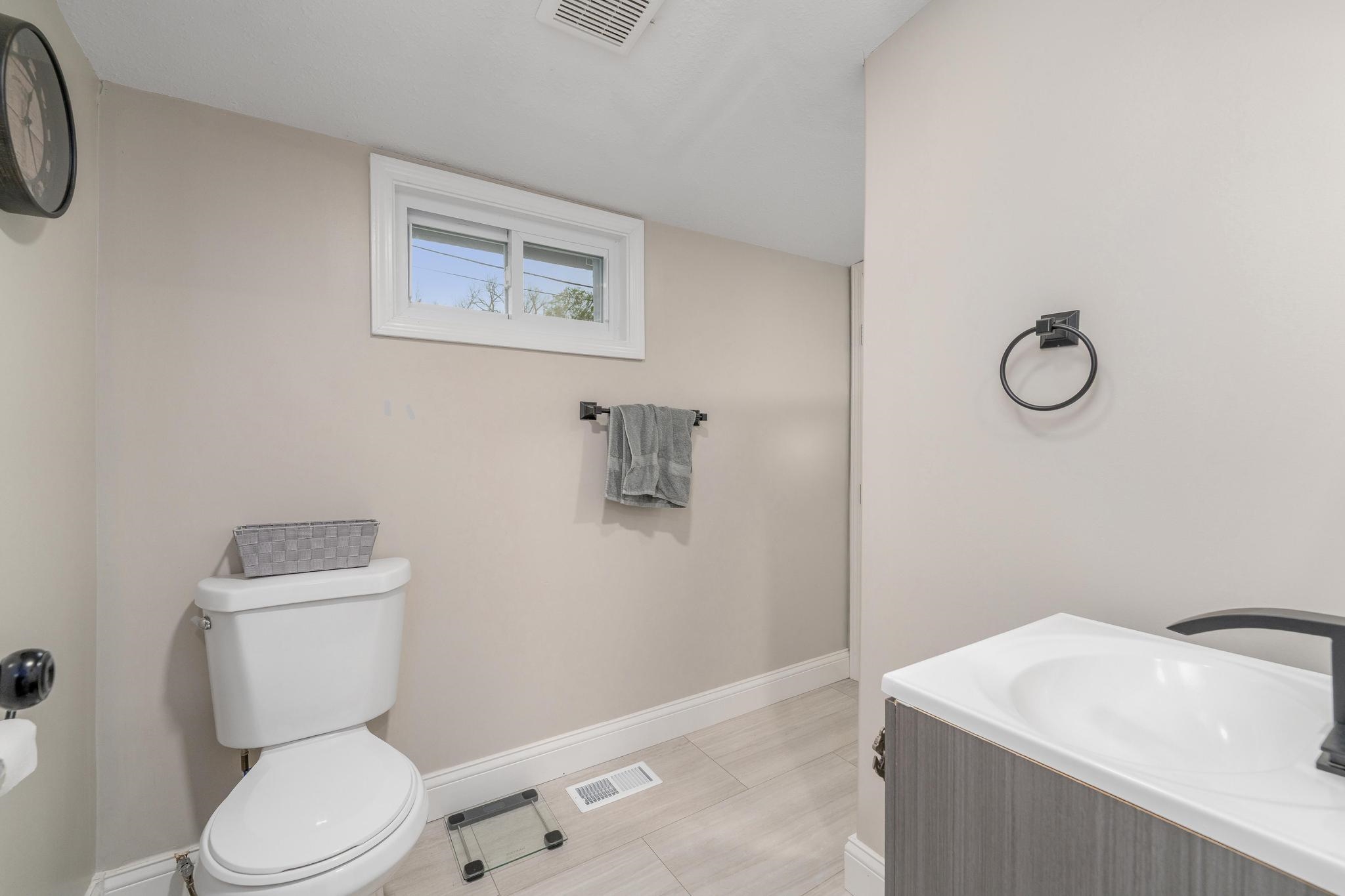 2437 N Woodland St Property Photo 18