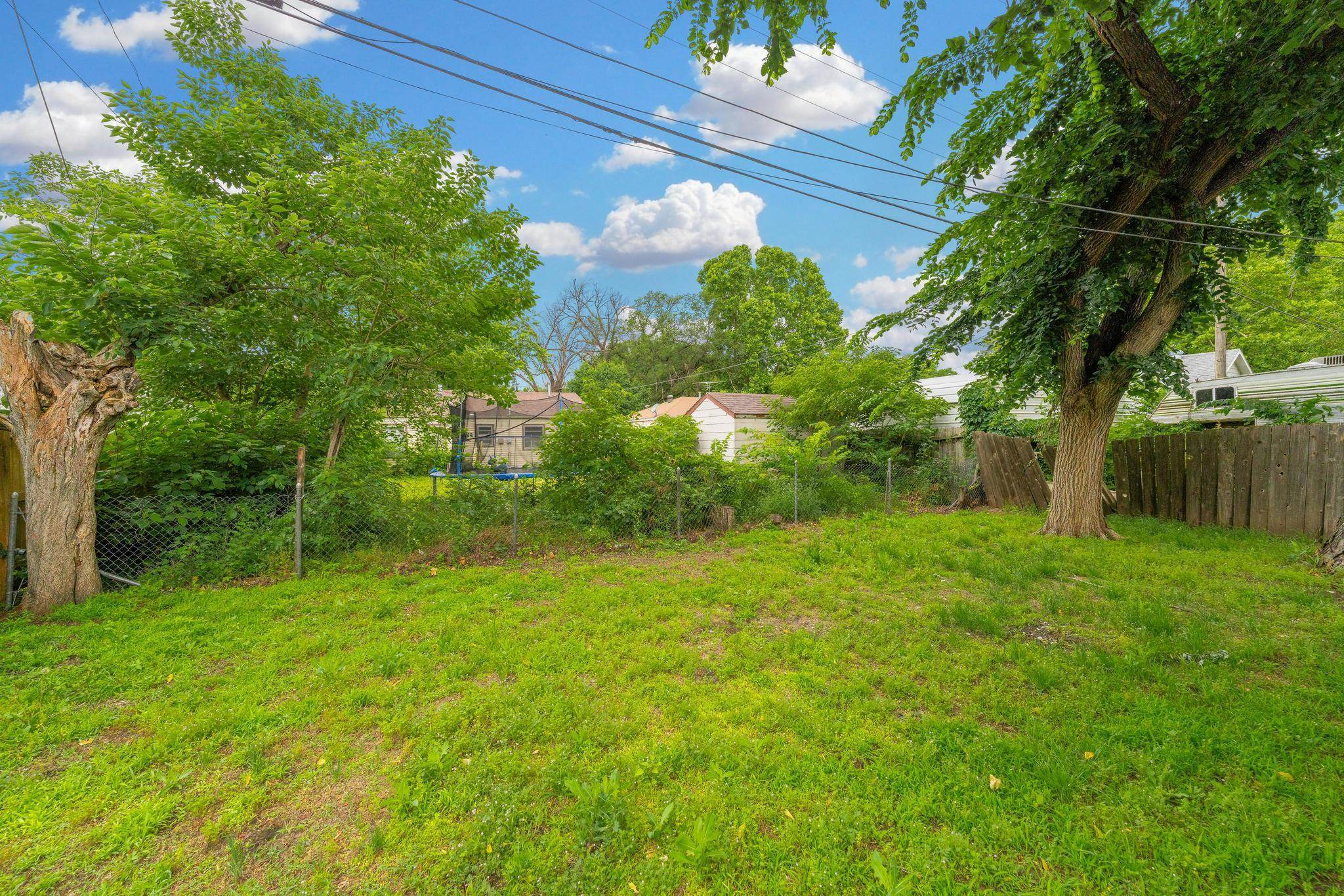 2437 N Woodland St Property Photo 27