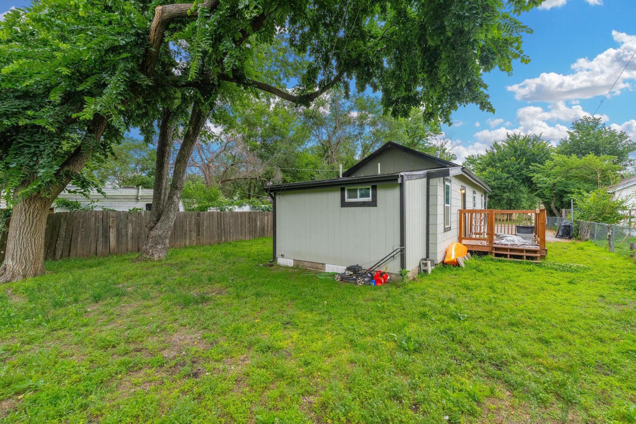 2437 N Woodland St Property Photo 28