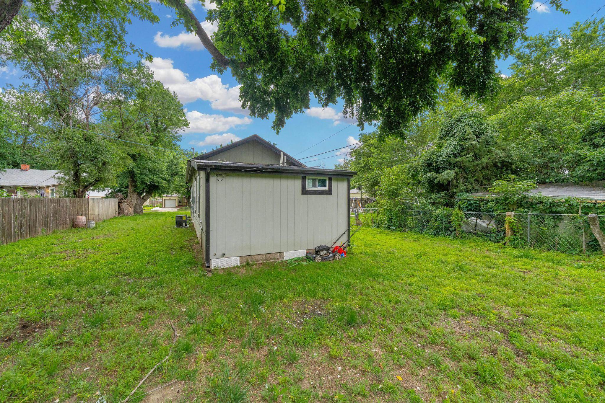 2437 N Woodland St Property Photo 29