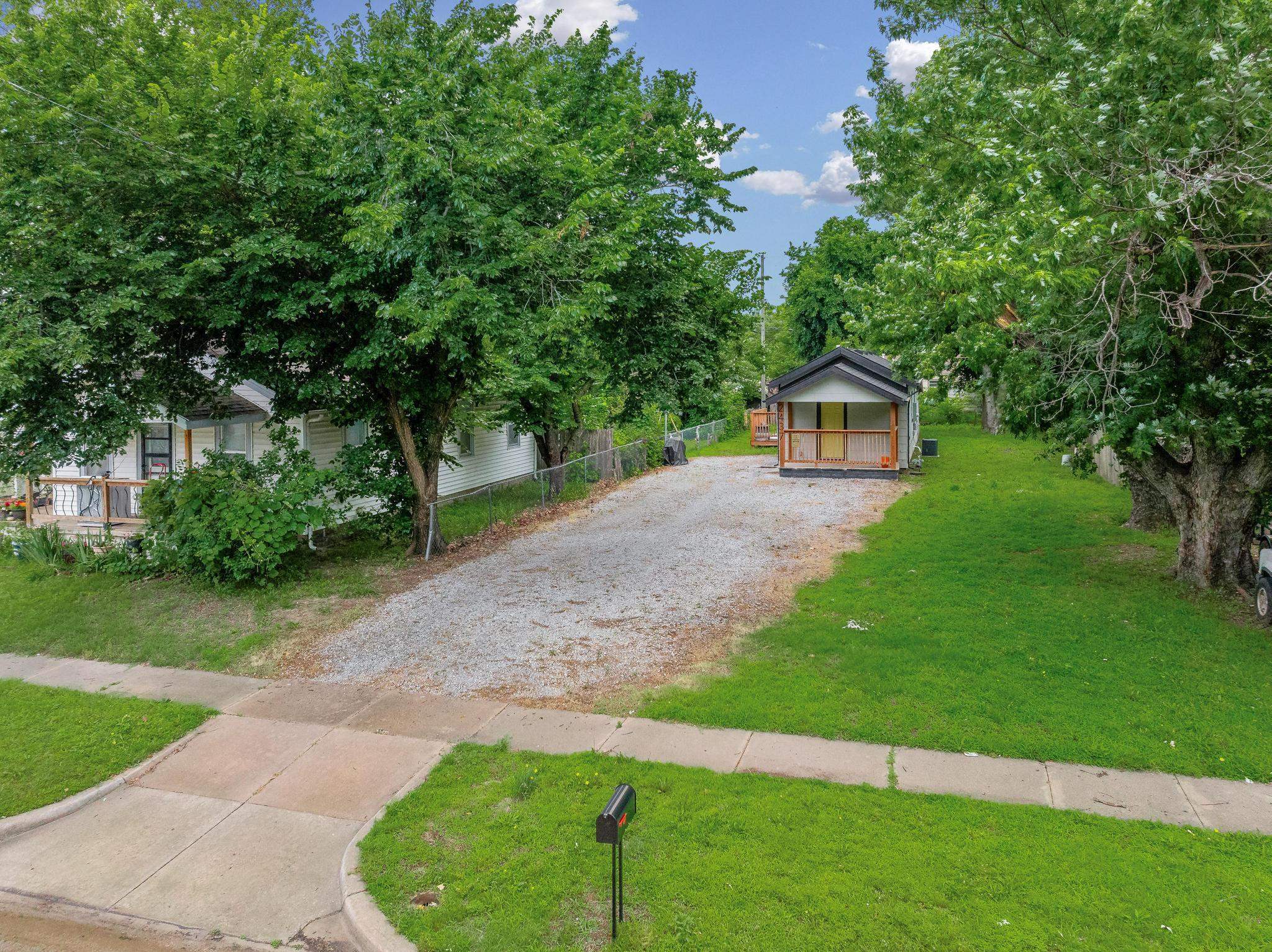2437 N Woodland St Property Photo 30