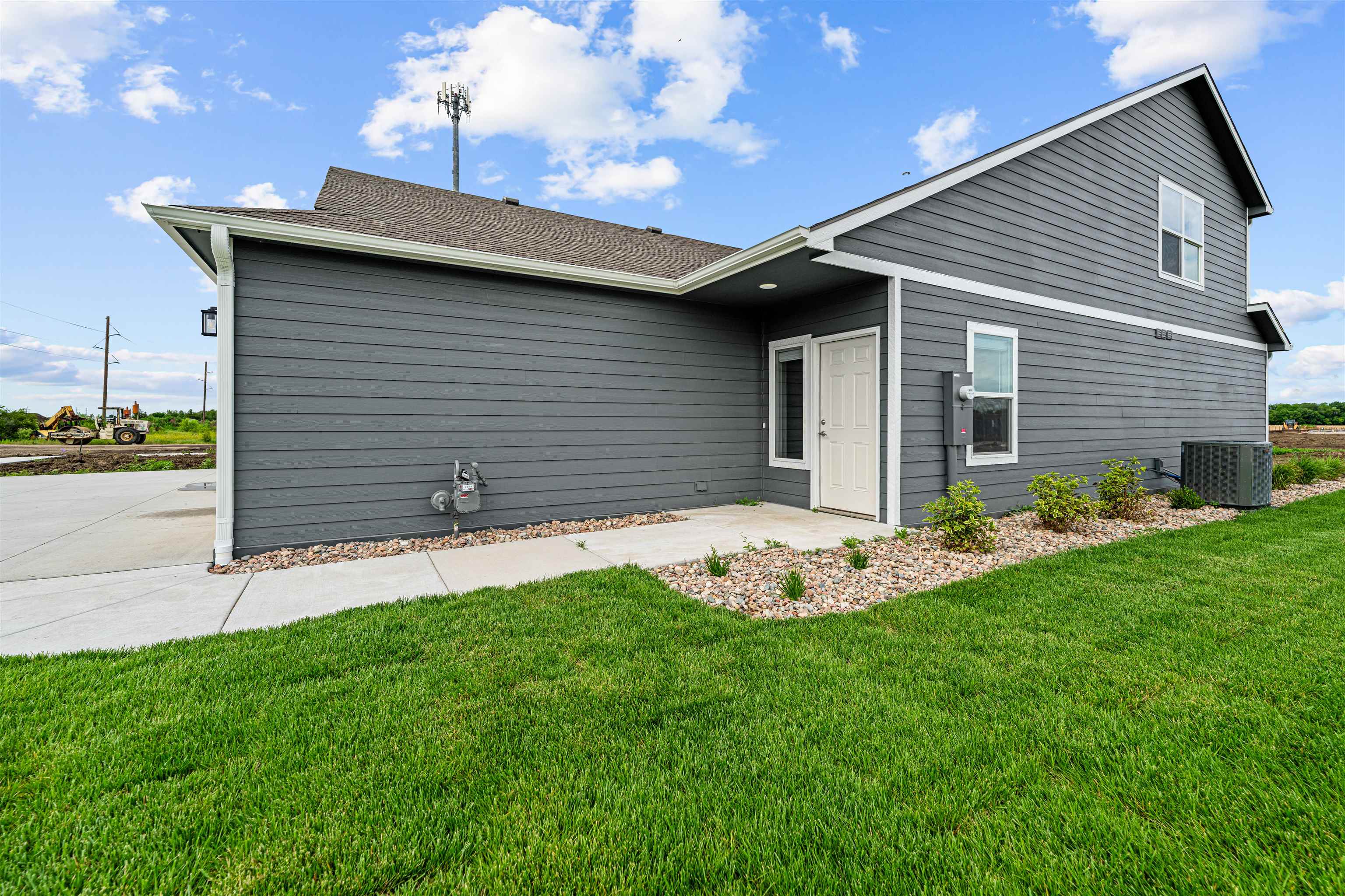 2703 Tim Rogers Ln Property Photo 2