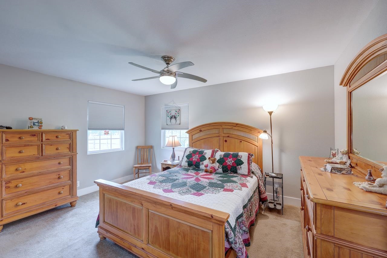 13 Easy St Property Photo 16