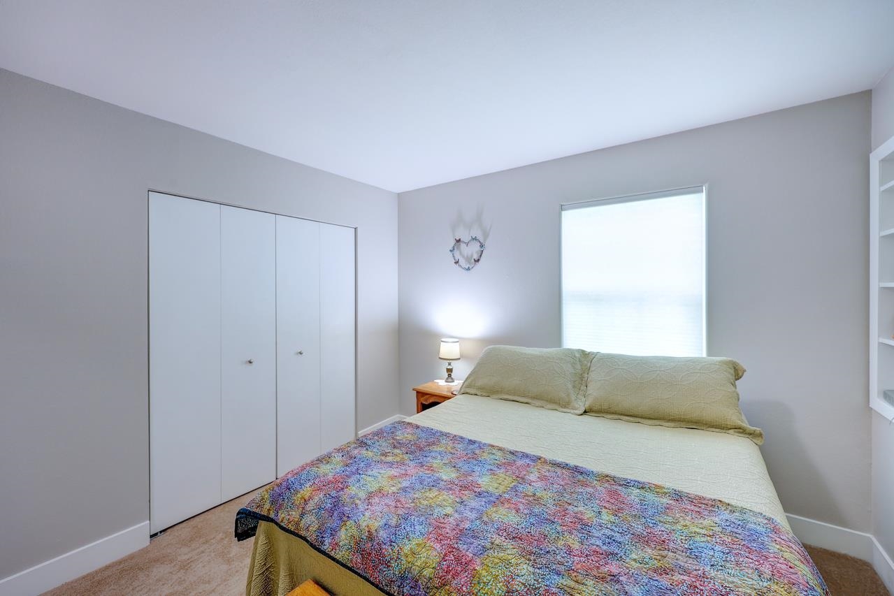 13 Easy St Property Photo 18