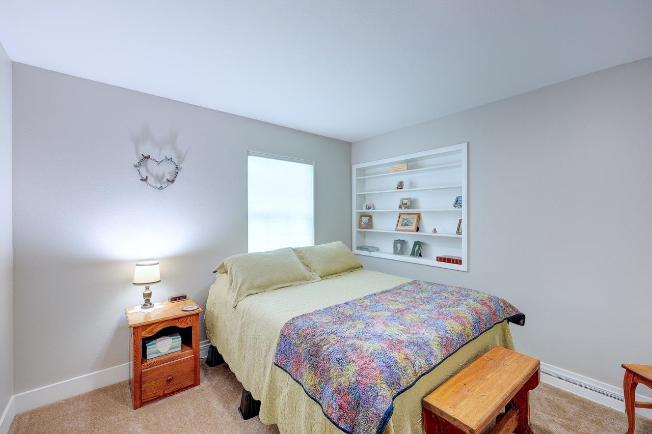 13 Easy St Property Photo 19