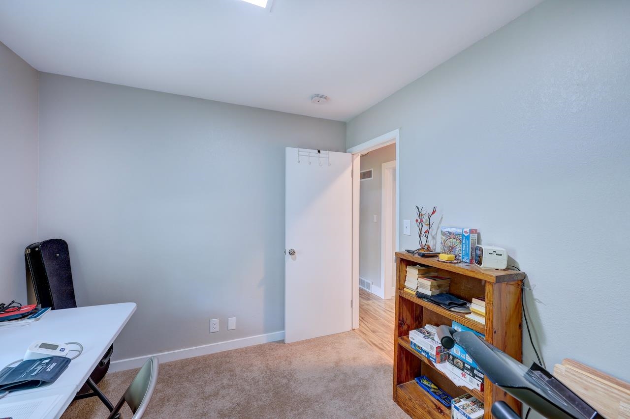 13 Easy St Property Photo 22
