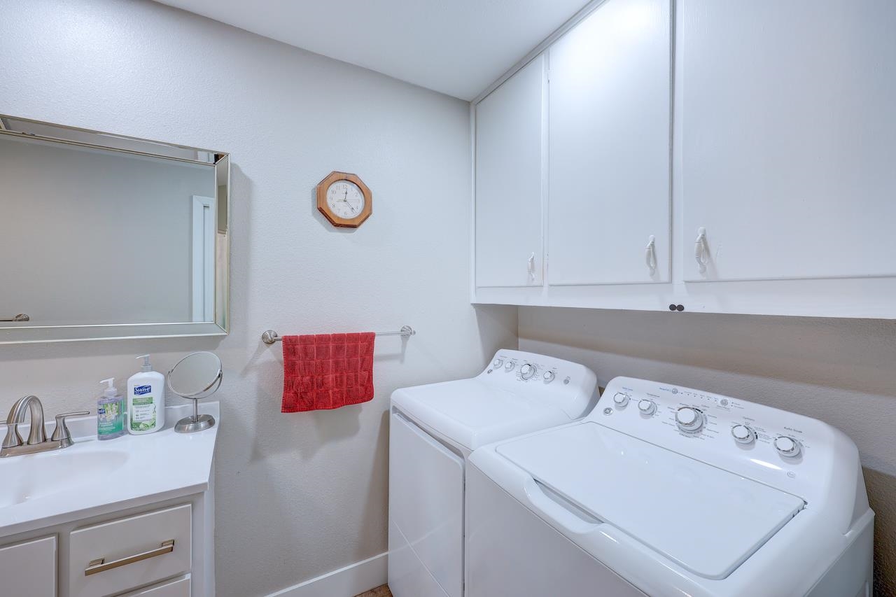 13 Easy St Property Photo 26
