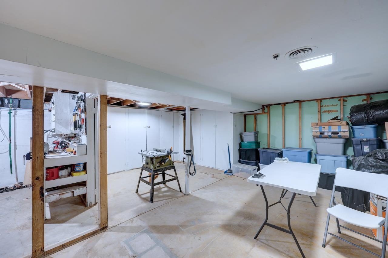 13 Easy St Property Photo 27