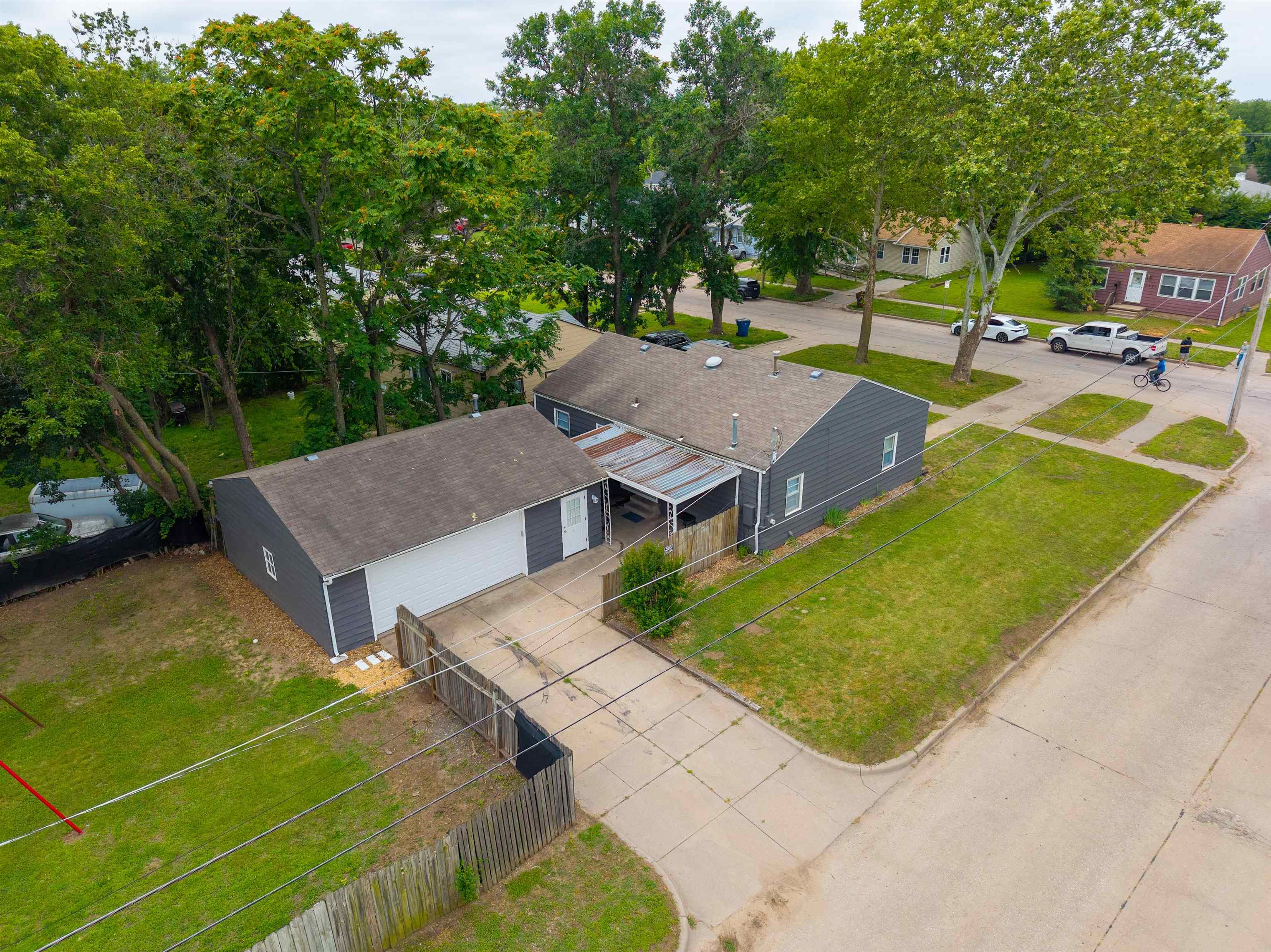 2202 S Main St Property Photo 4