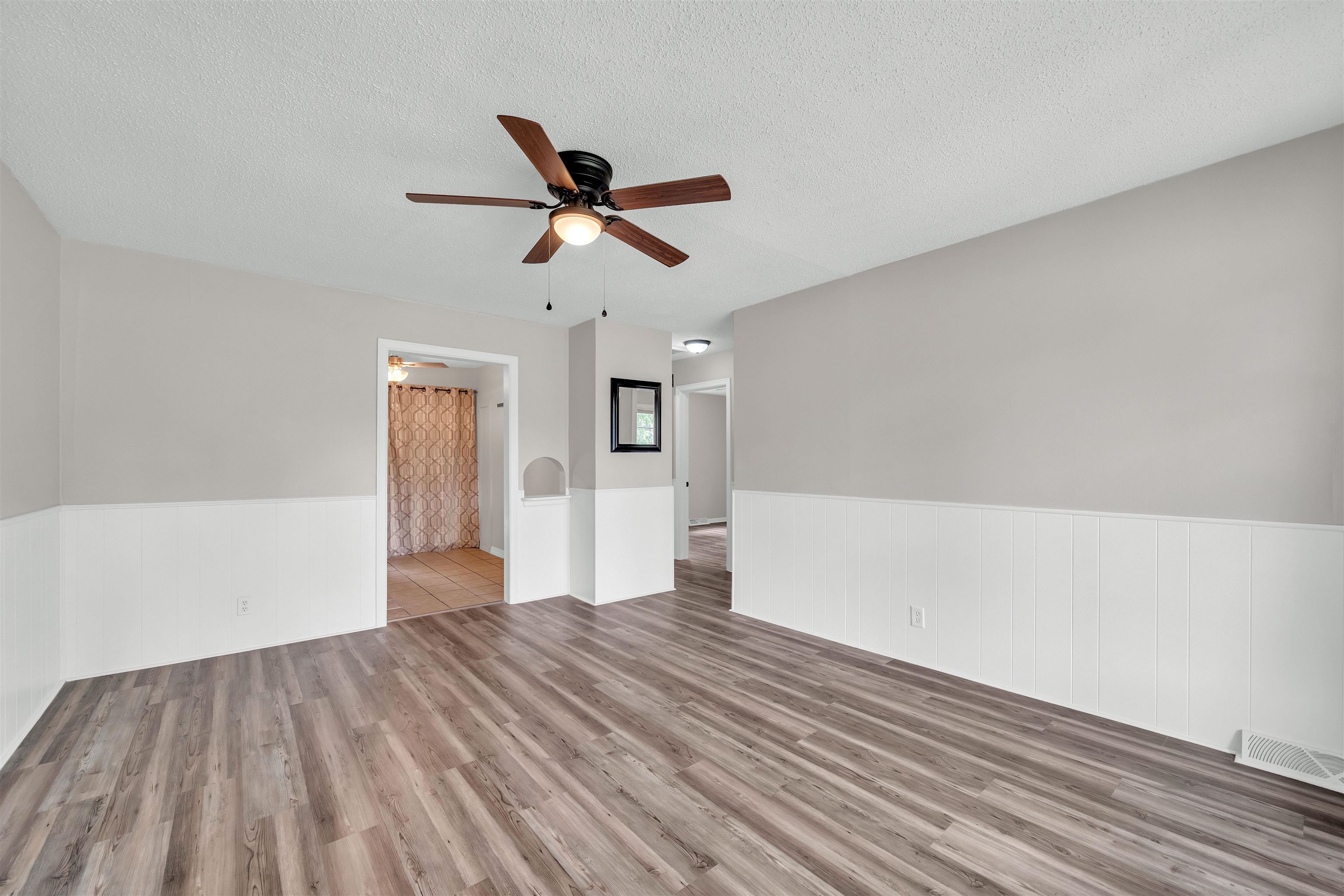 2202 S Main St Property Photo 5