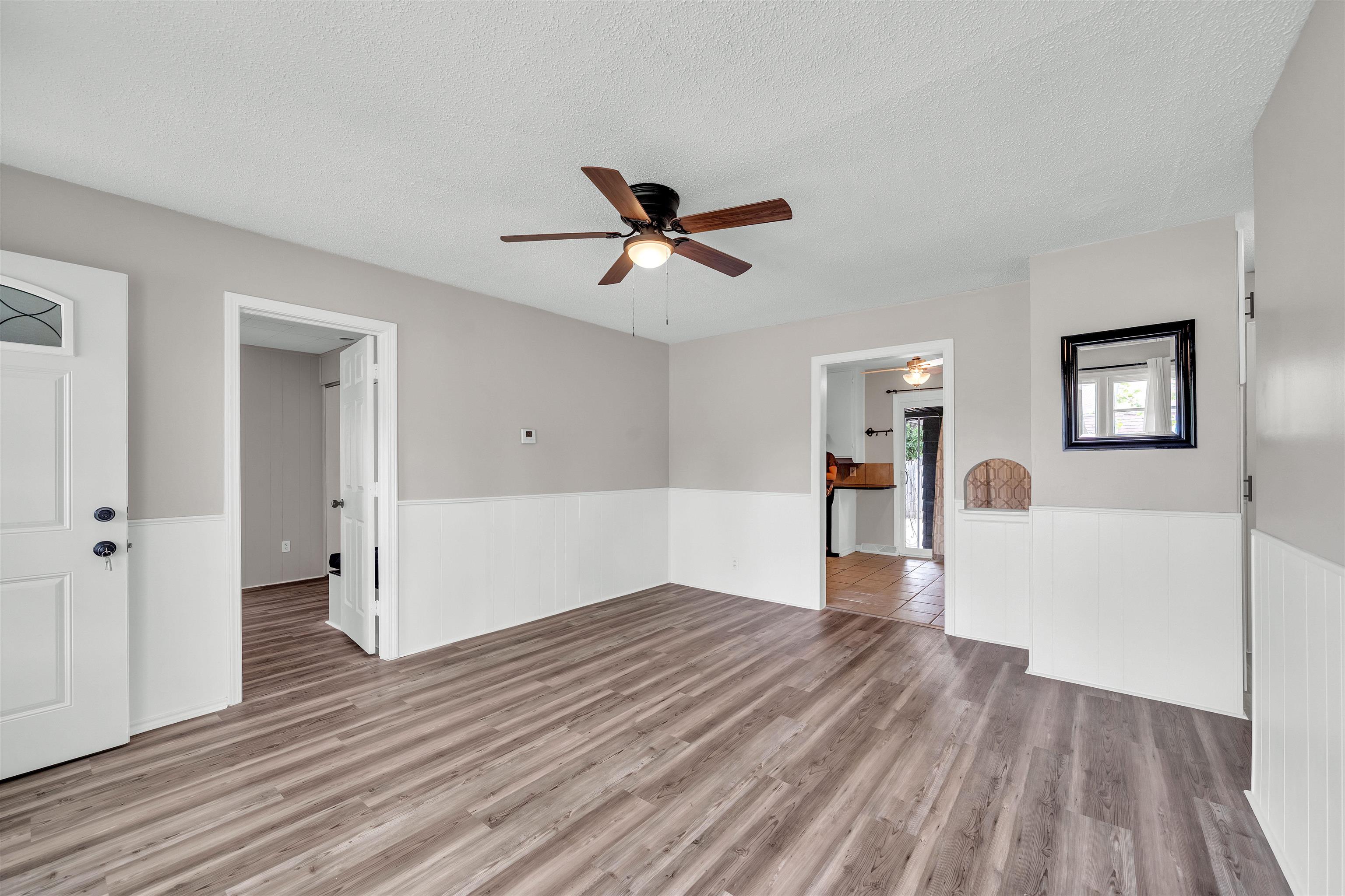 2202 S Main St Property Photo 6
