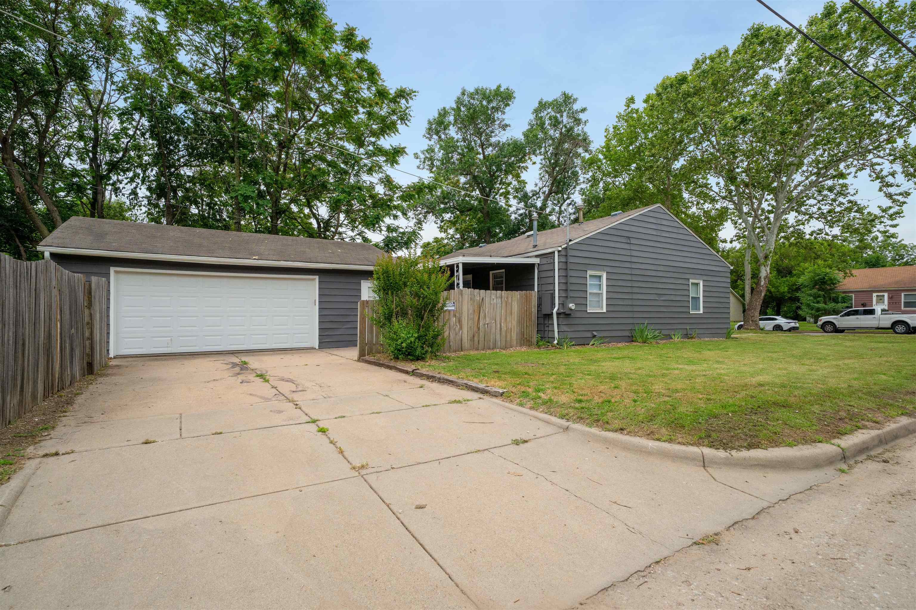 2202 S Main St Property Photo 23