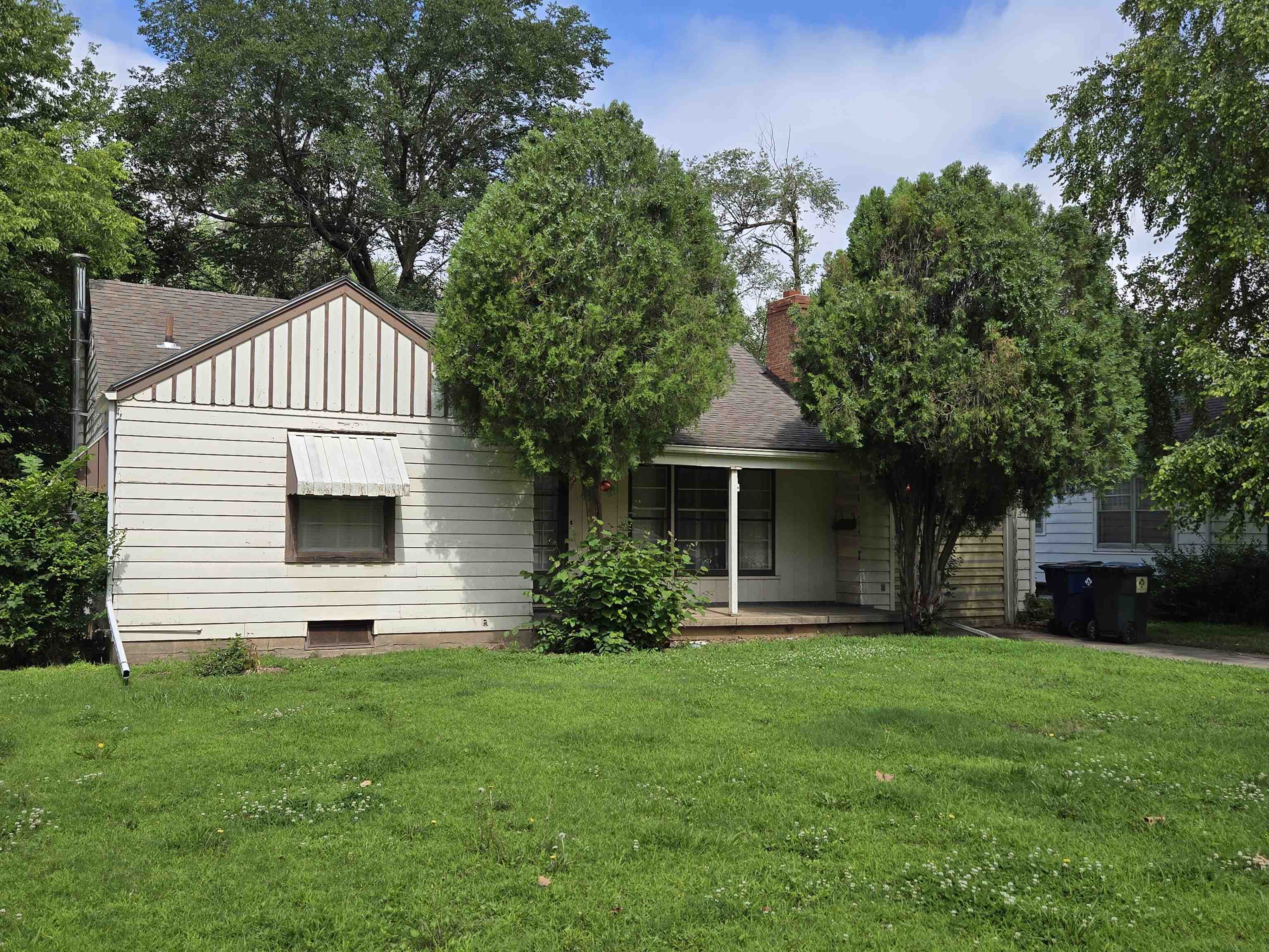 651 S Yale St Property Photo 1