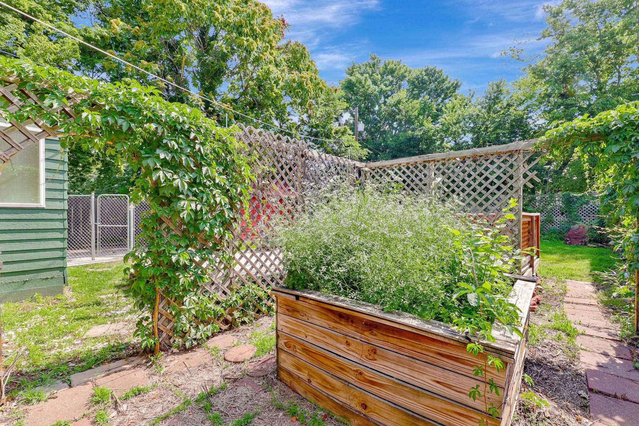 230 S Minneapolis Avenue Property Photo 36