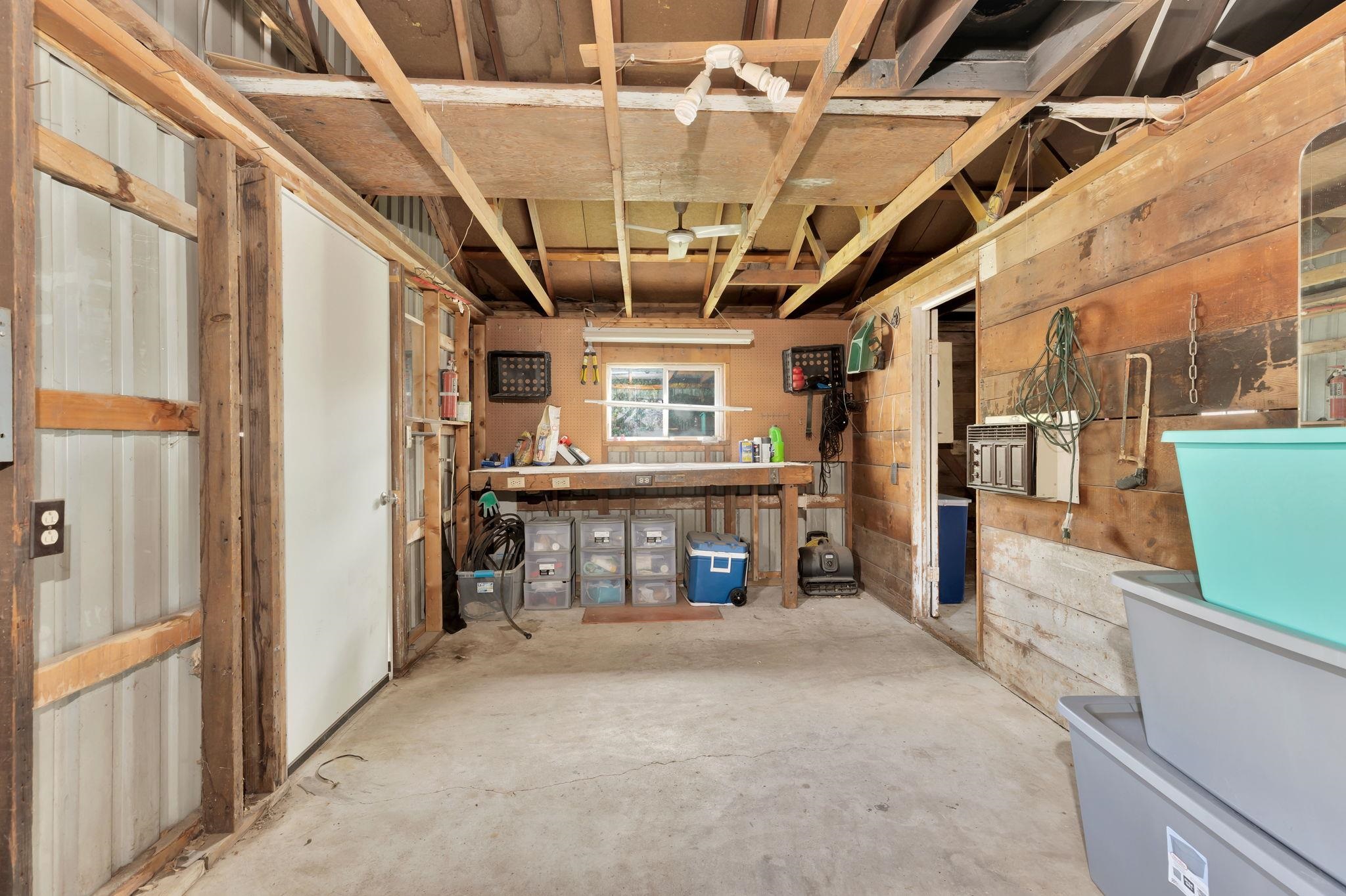 906 N Olive St Property Photo 16