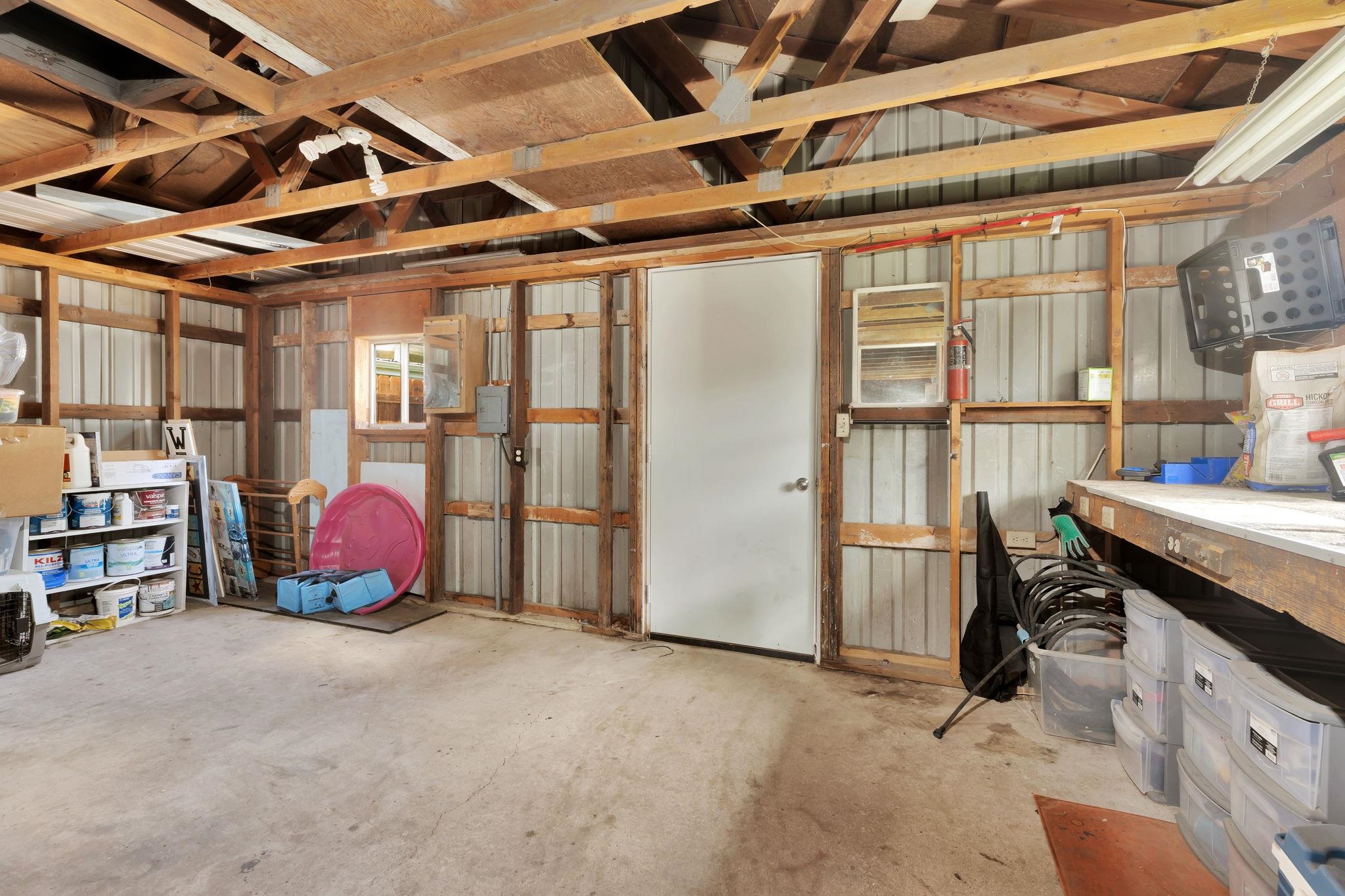 906 N Olive St Property Photo 17