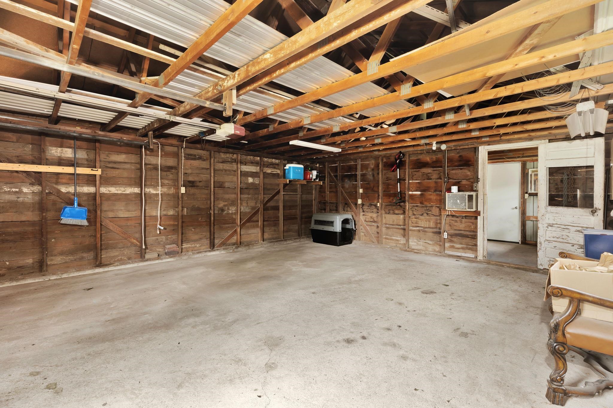 906 N Olive St Property Photo 18