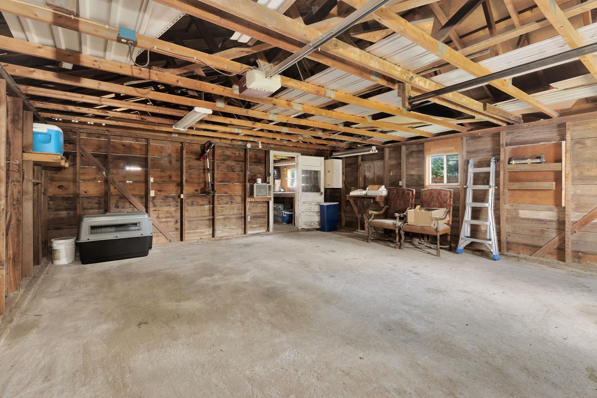 906 N Olive St Property Photo 19