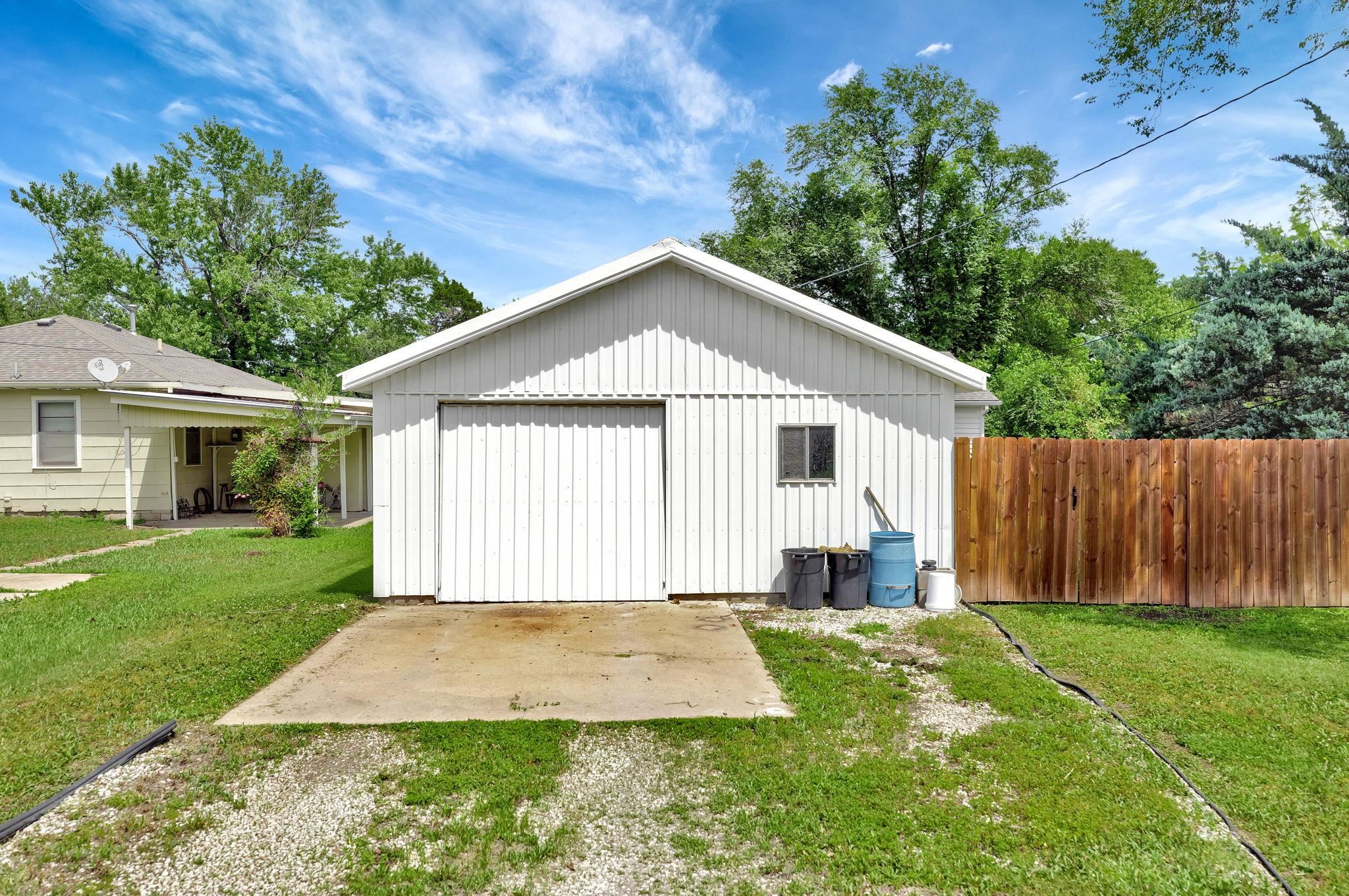 906 N Olive St Property Photo 25